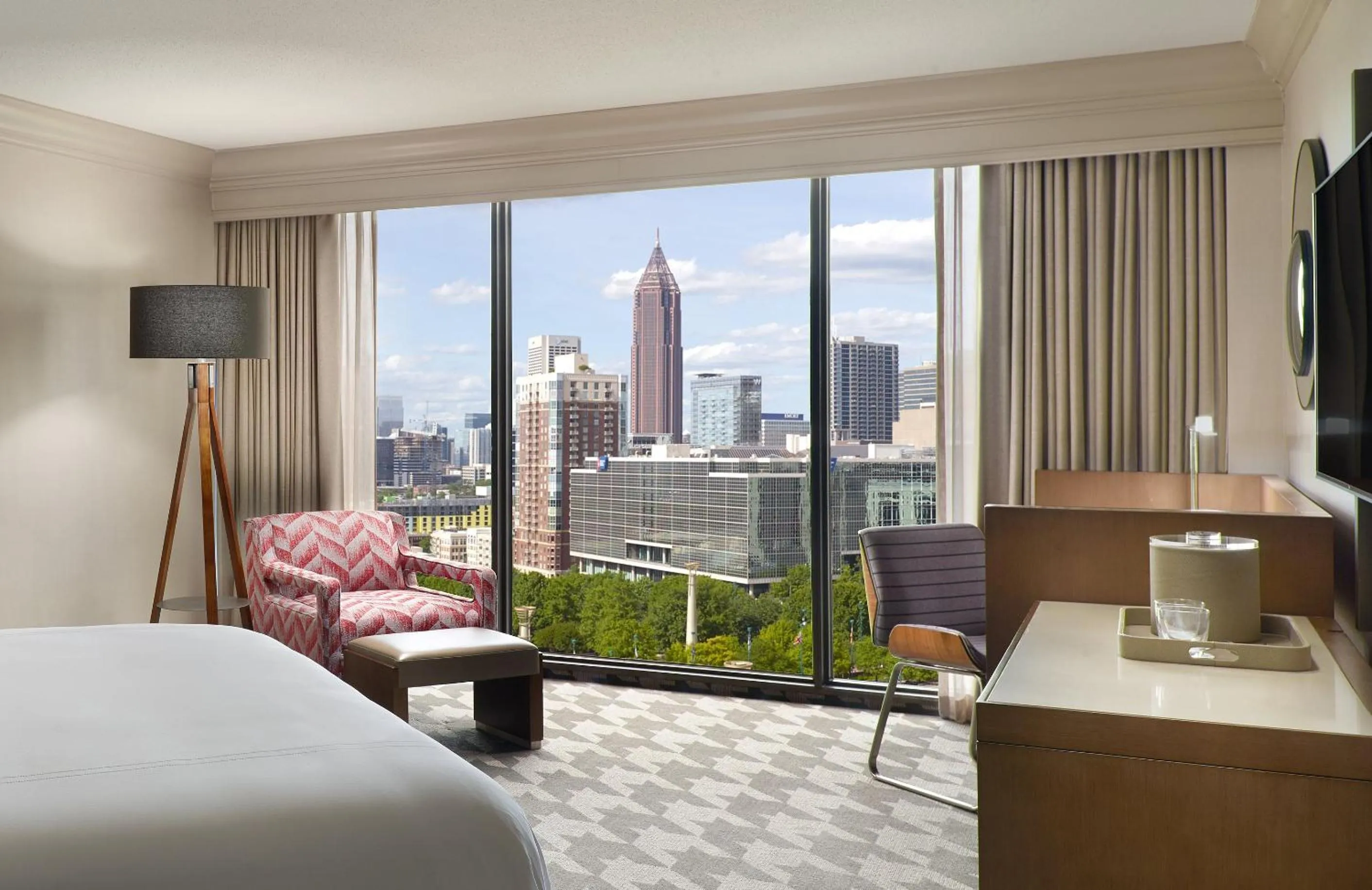 Property building, Bed in Omni Atlanta Hotel at Centennial Park