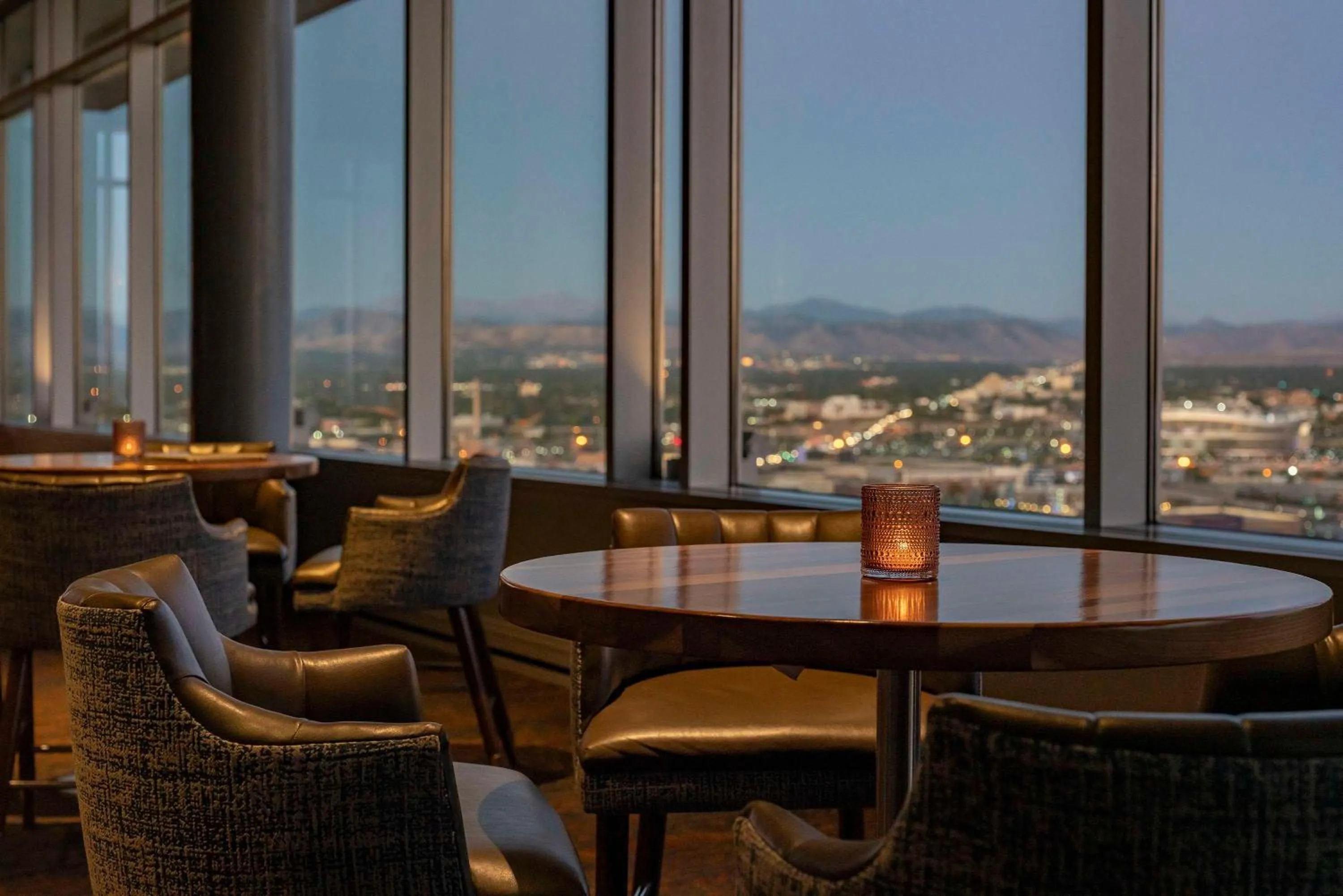 Lounge or bar in Hyatt Regency Denver at Colorado Convention Center