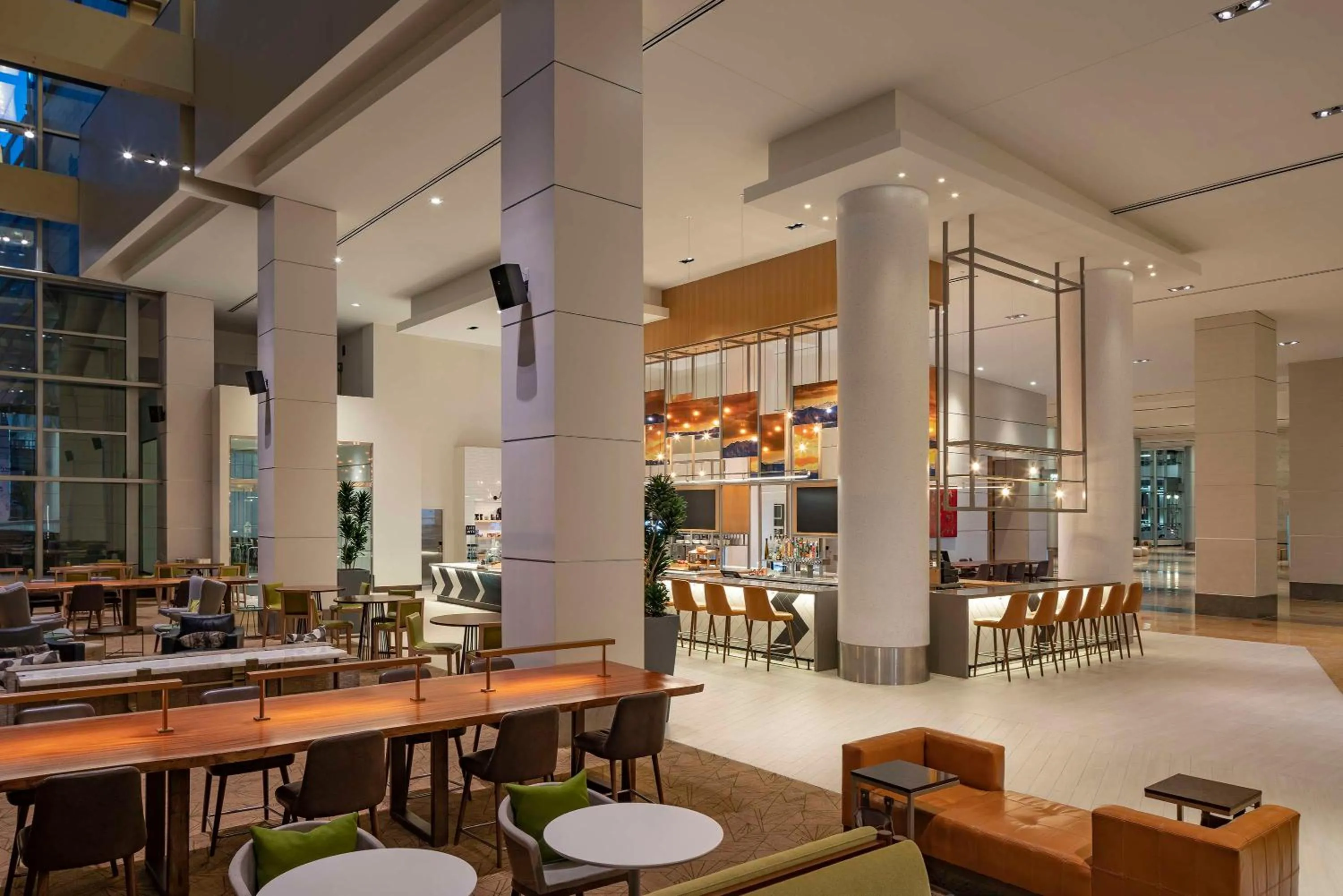 Lounge or bar in Hyatt Regency Denver at Colorado Convention Center