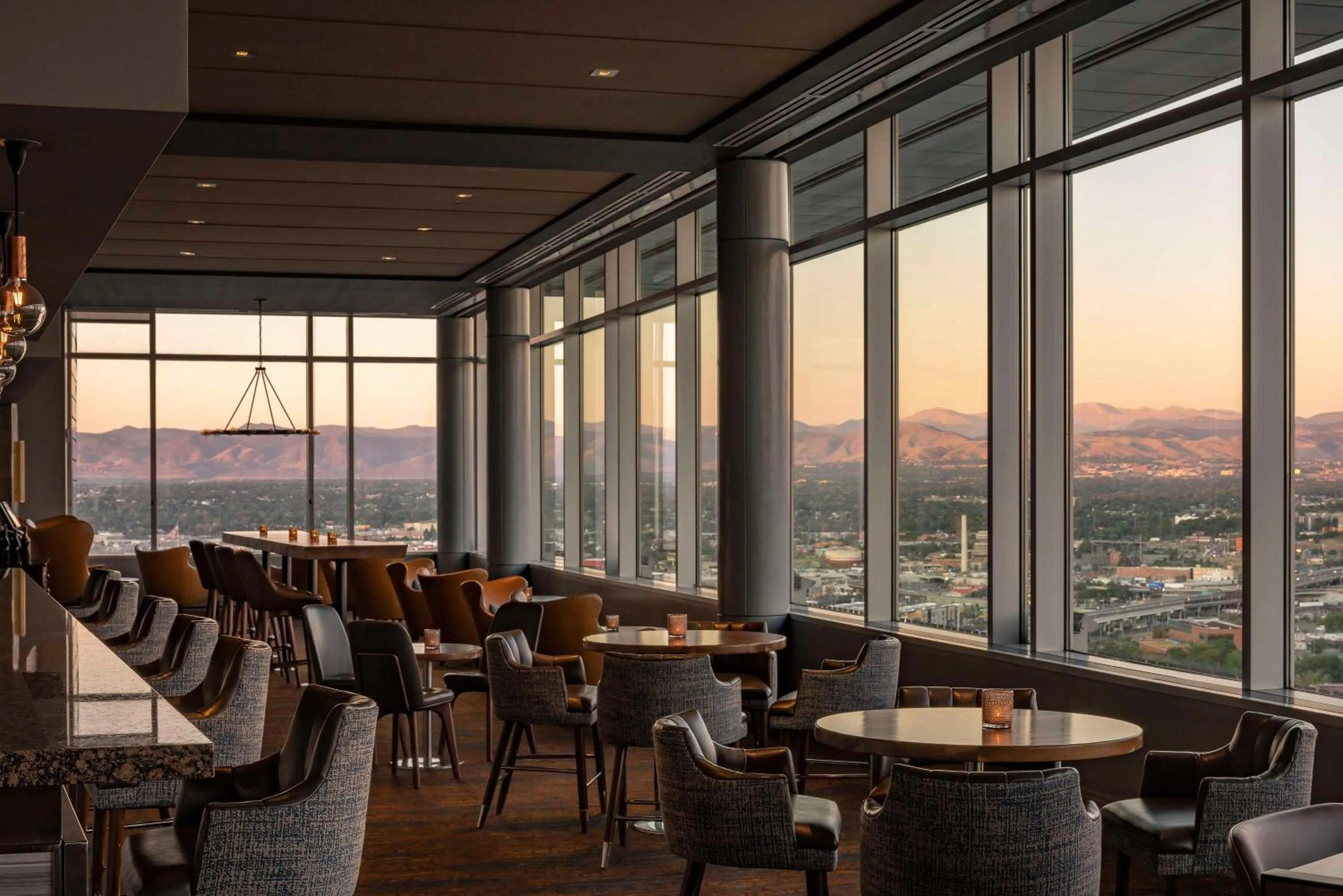 Lounge or bar in Hyatt Regency Denver at Colorado Convention Center