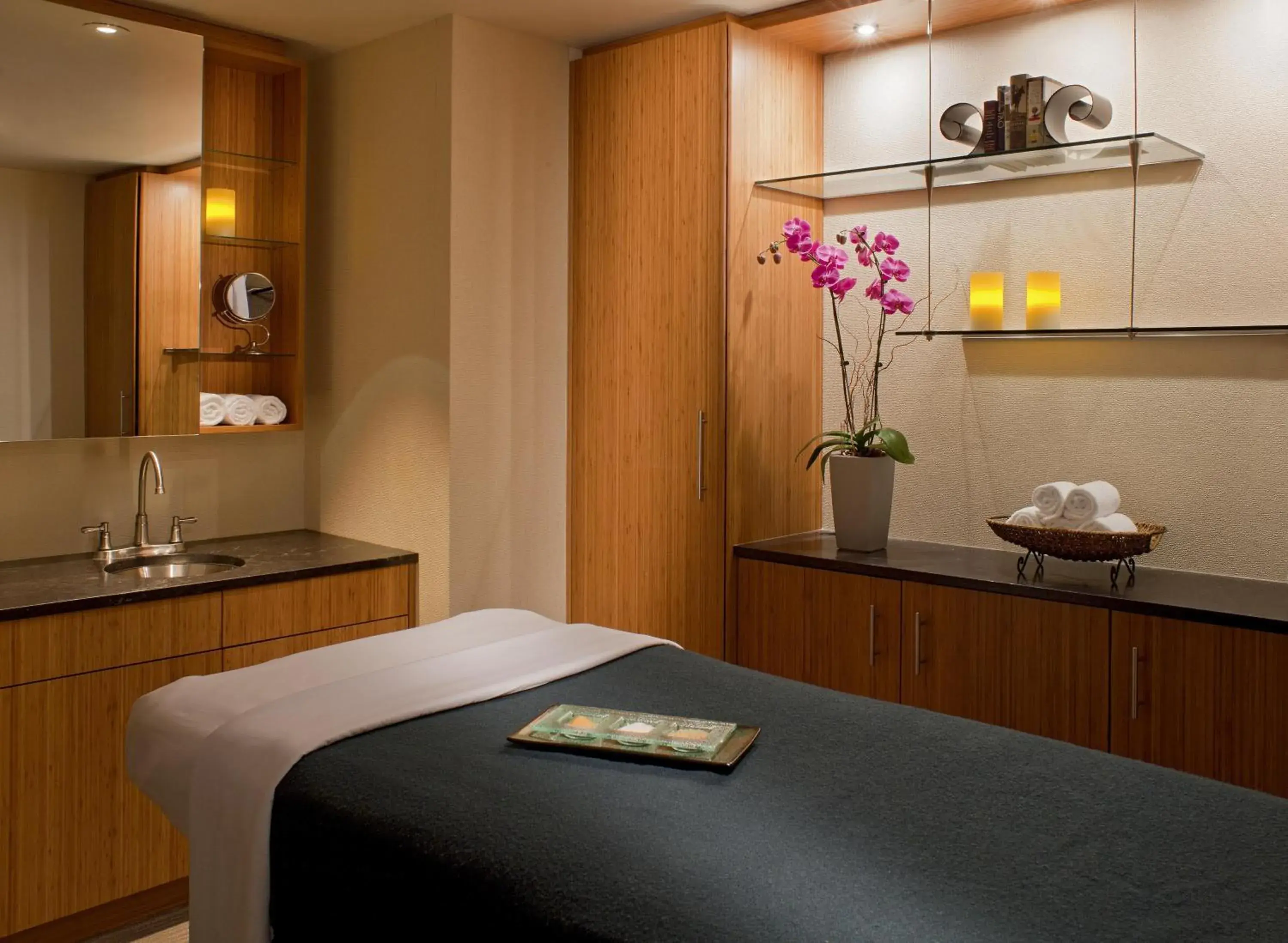 Spa and wellness centre/facilities, Bed in Hyatt Regency Denver at Colorado Convention Center Spa and wellness centre/facilities, Bed in Hyatt Regency Denver at Colorado Convention Center