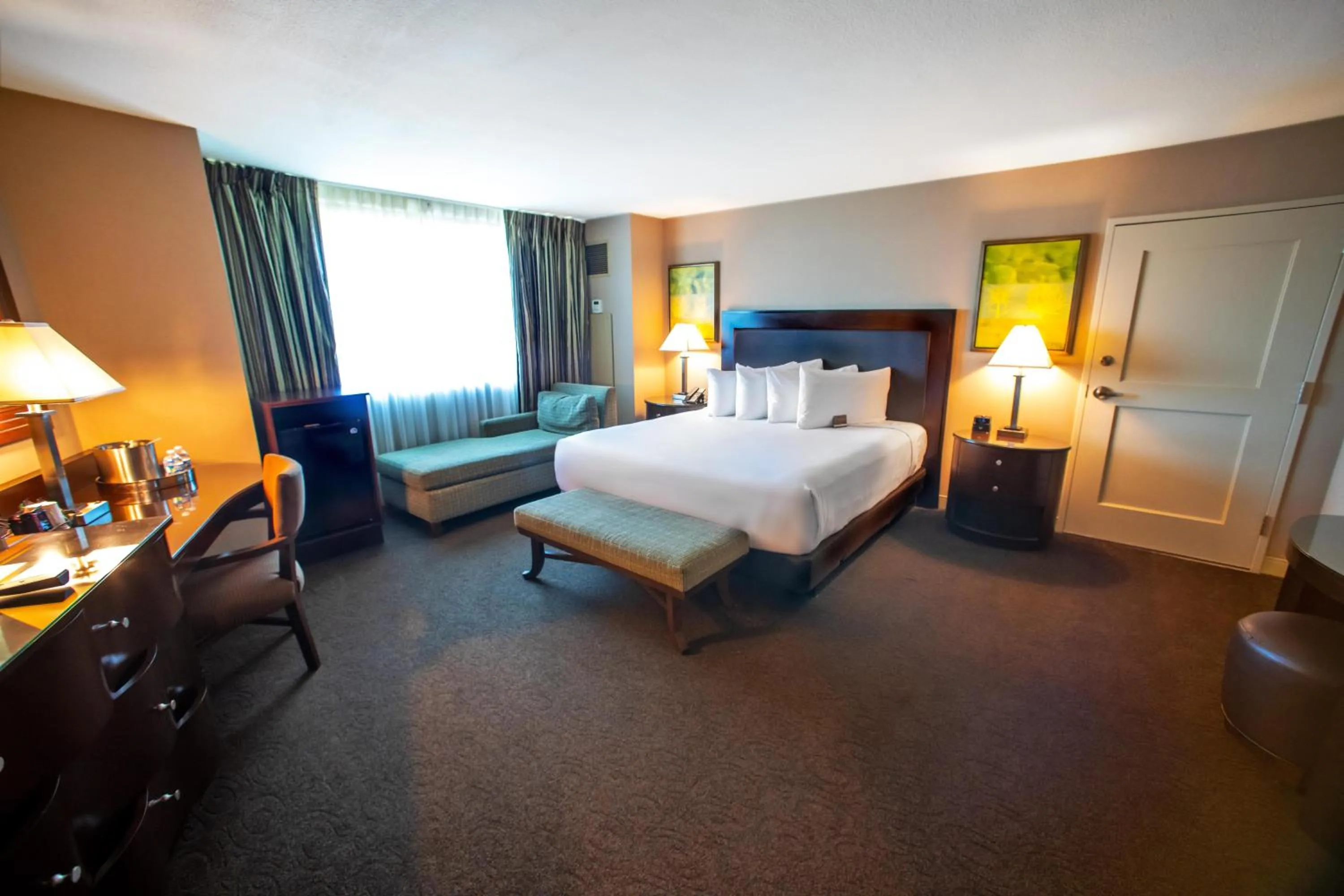 Photo of the whole room, Bed in Gold Strike Casino Resort