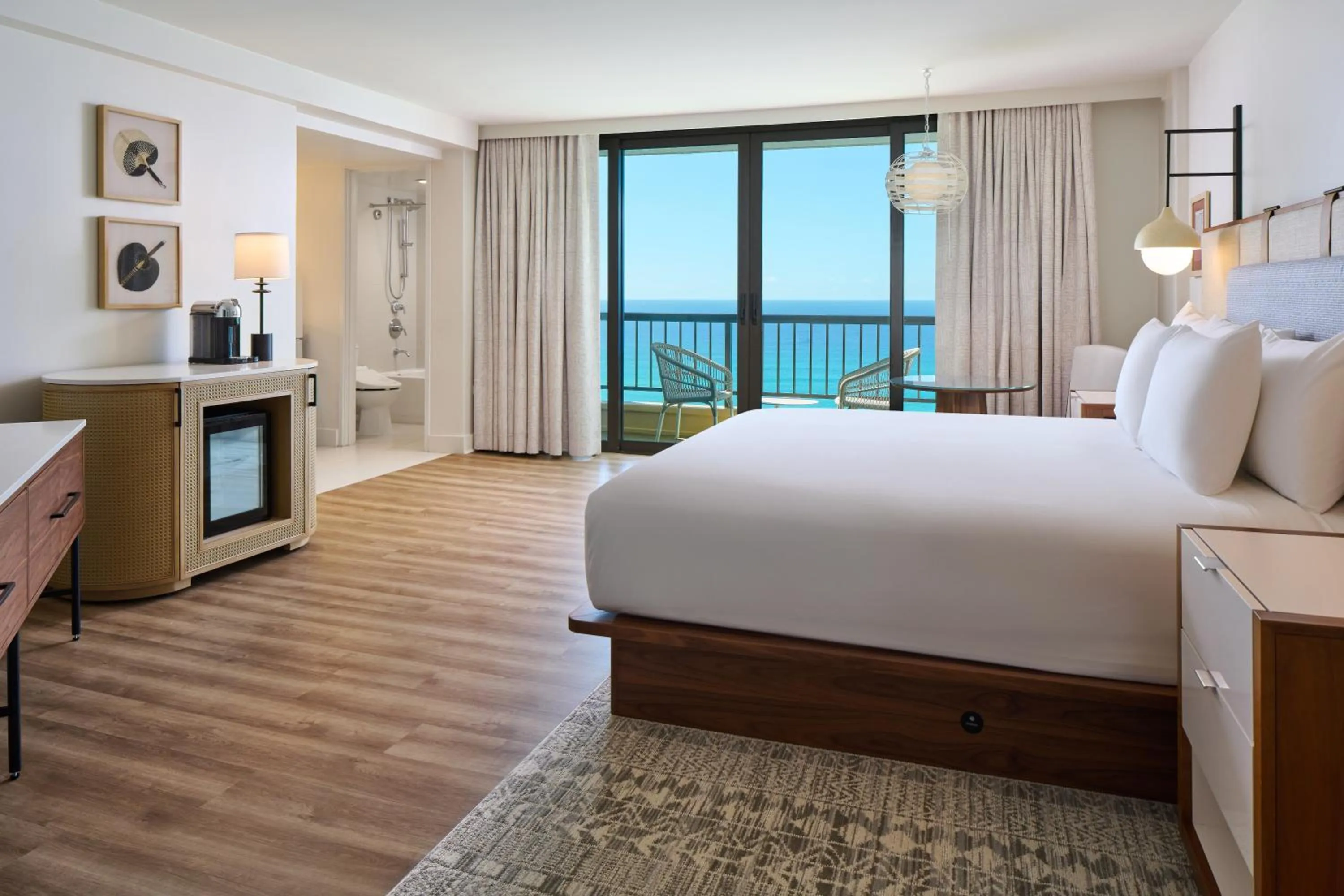 Bed in Hyatt Regency Waikiki Beach Resort & Spa