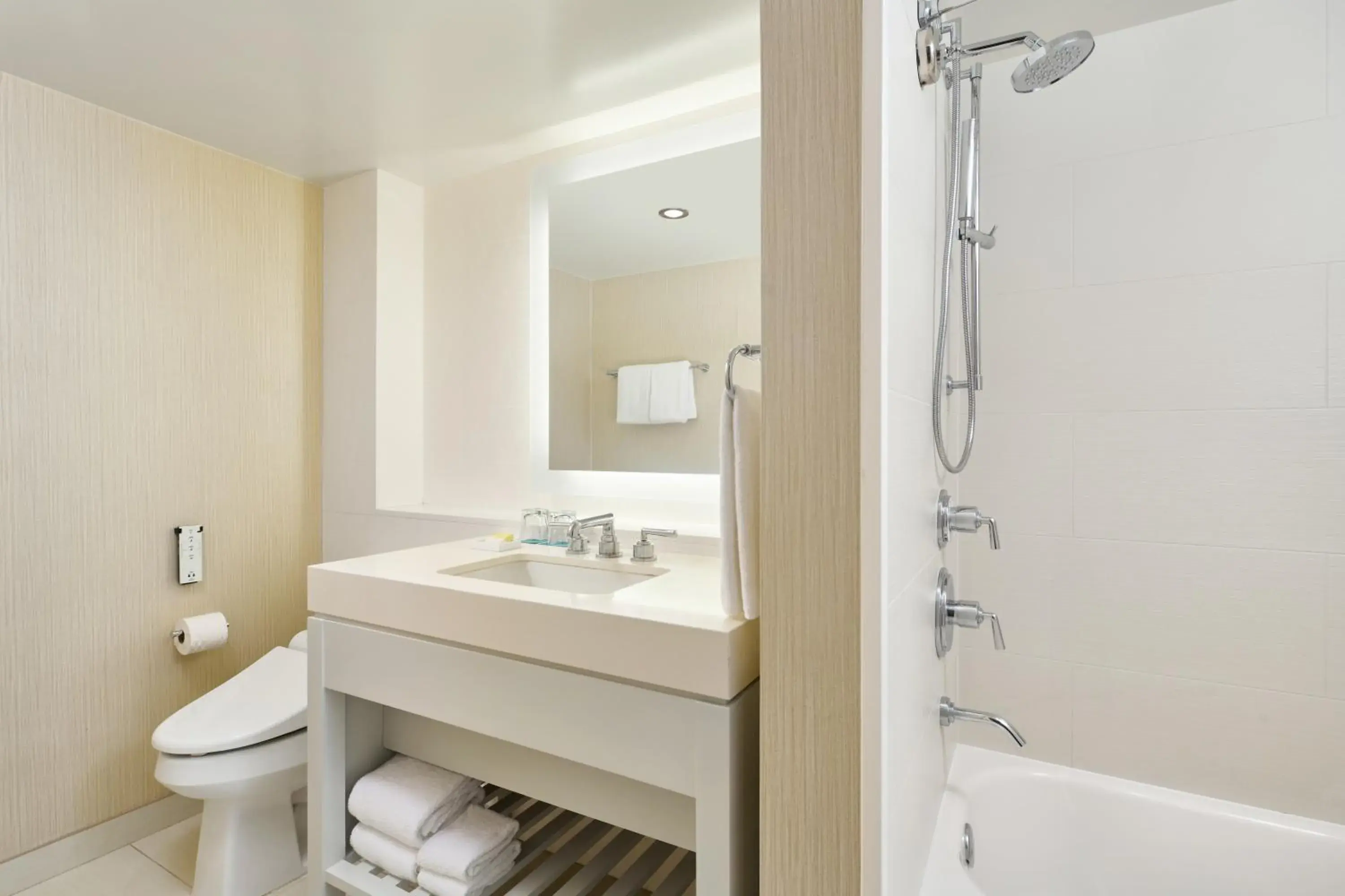 Bathroom in Hyatt Regency Waikiki Beach Resort & Spa Bathroom in Hyatt Regency Waikiki Beach Resort & Spa