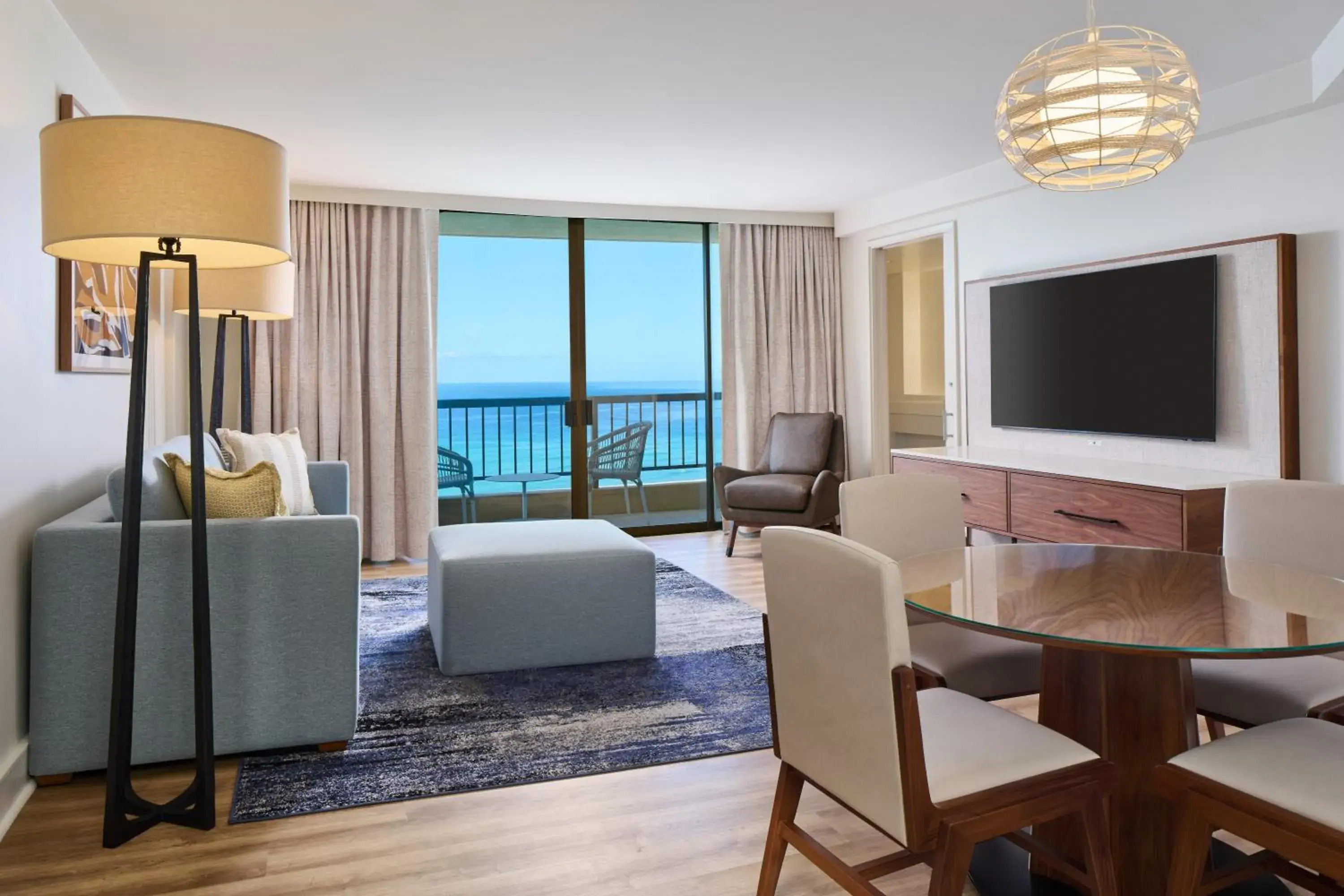 One-Bedroom Suite with Ocean Front in Hyatt Regency Waikiki Beach Resort & Spa One-Bedroom Suite with Ocean Front in Hyatt Regency Waikiki Beach Resort & Spa