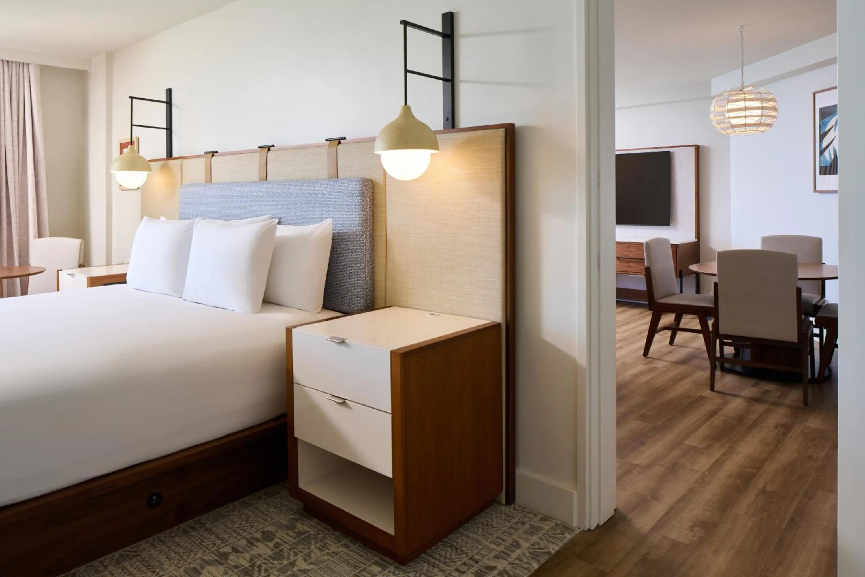 Bedroom, Bed in Hyatt Regency Waikiki Beach Resort & Spa