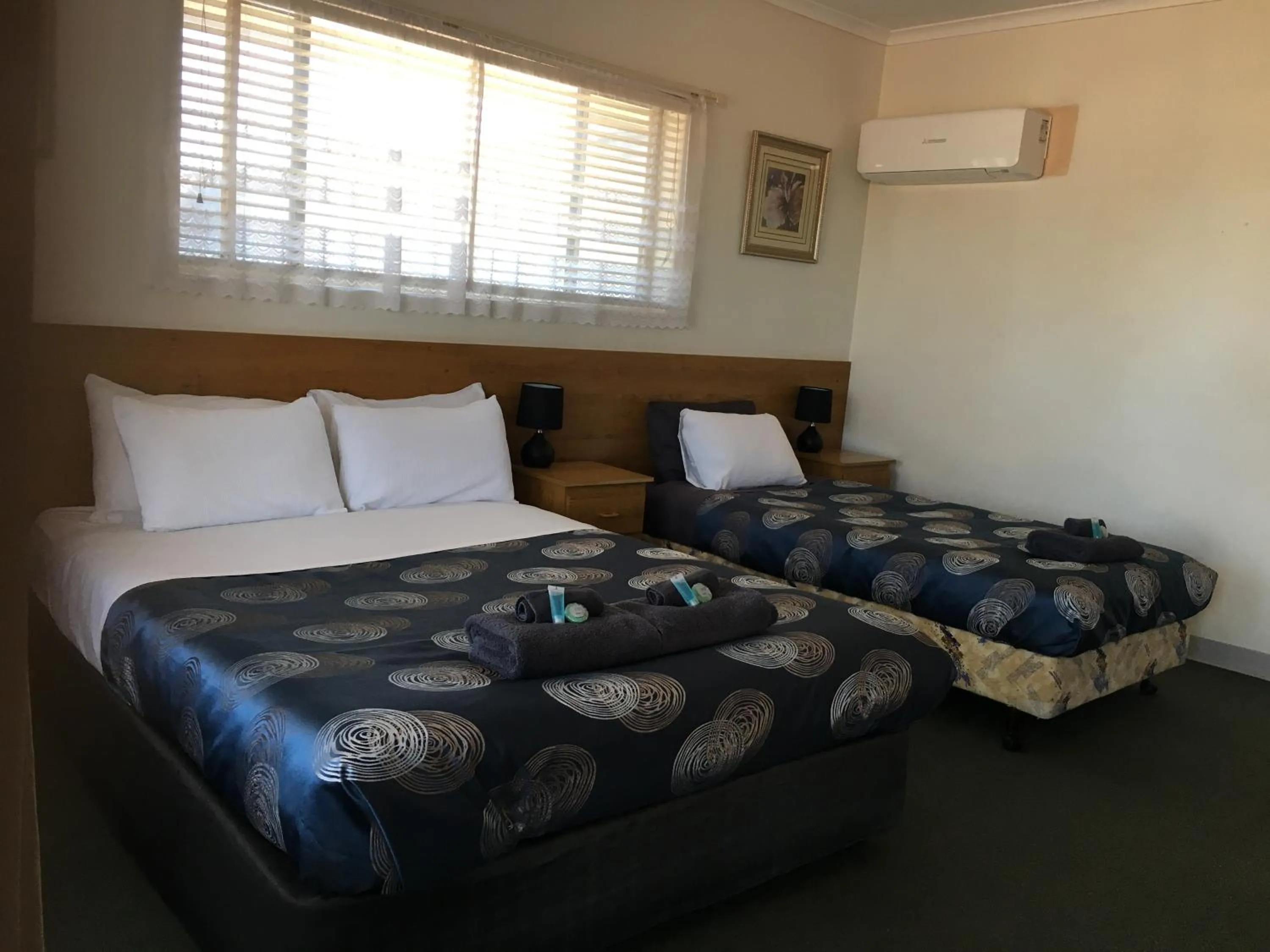 Bed in Airport Whyalla Motel