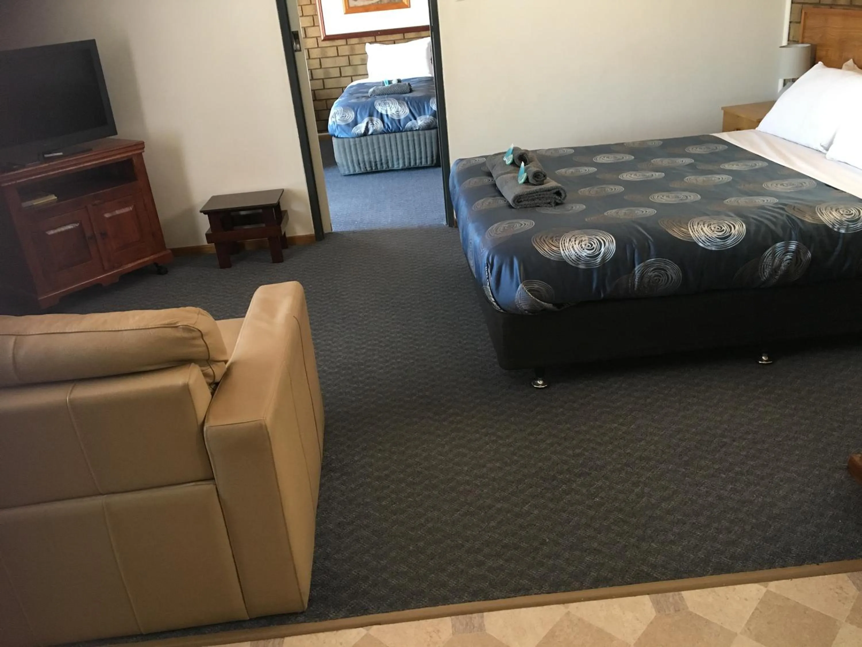 Bed in Airport Whyalla Motel