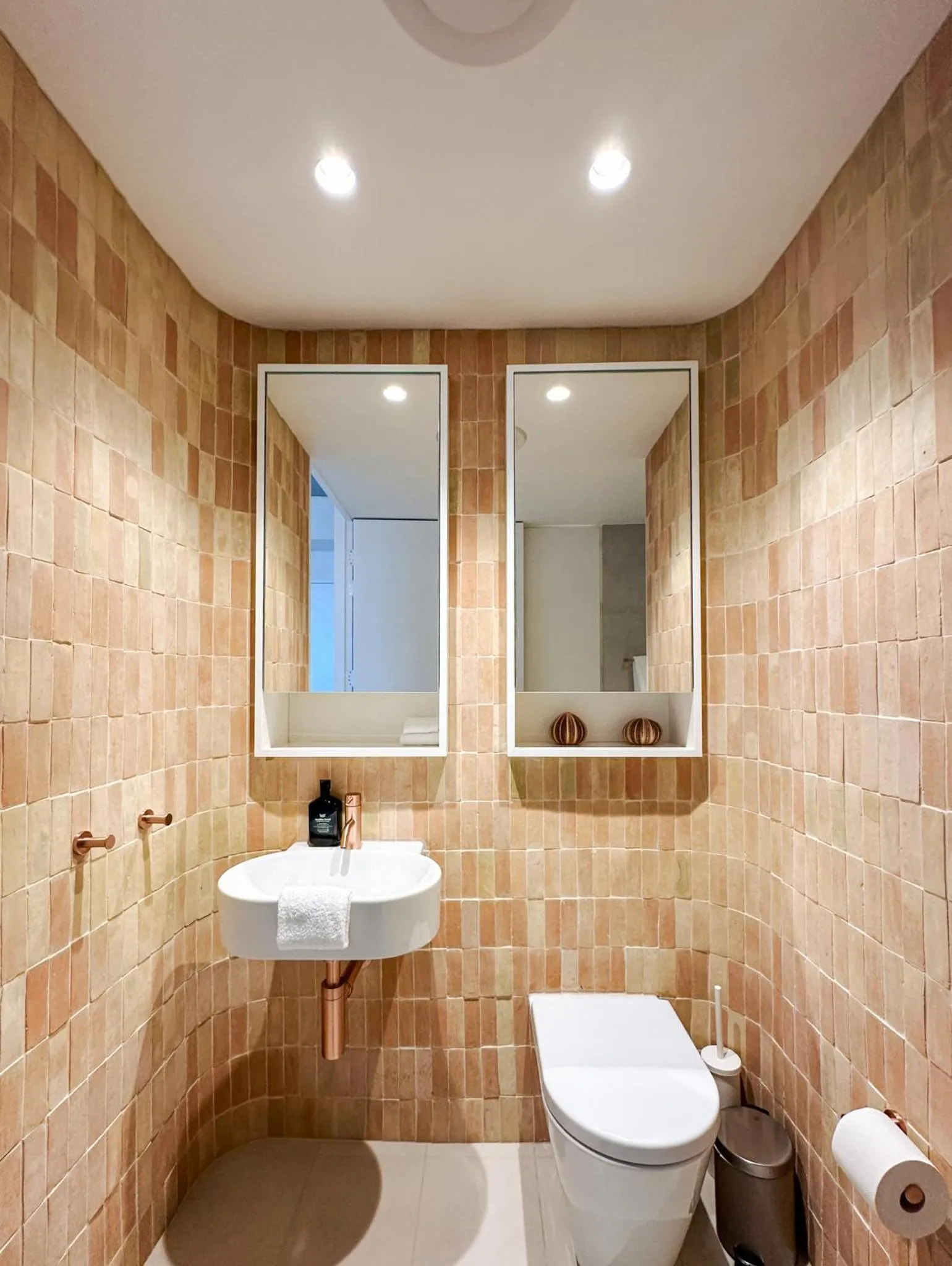 Toilet in Hotel Ravesis