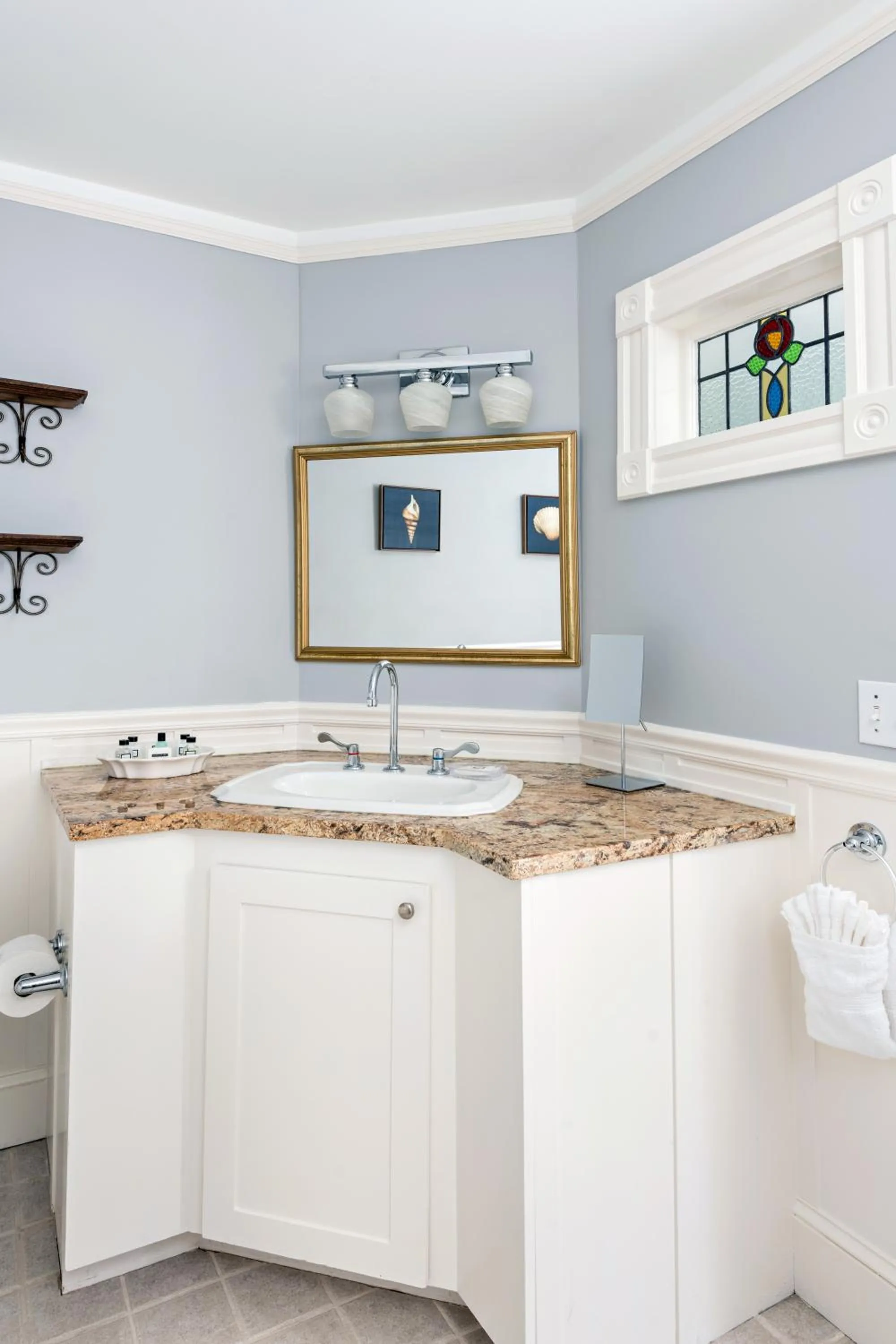 Bathroom in Crowne Pointe Historic Inn Adults Only