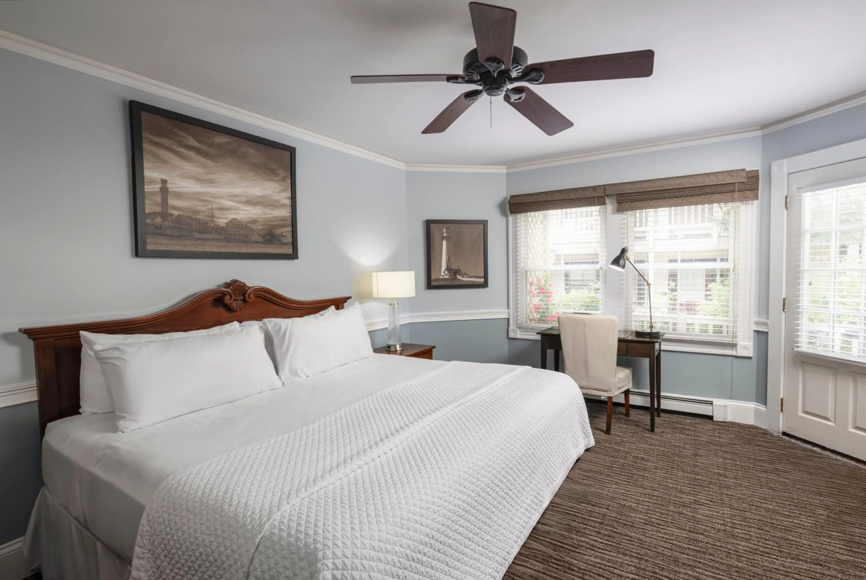 Photo of the whole room, Bed in Crowne Pointe Historic Inn Adults Only