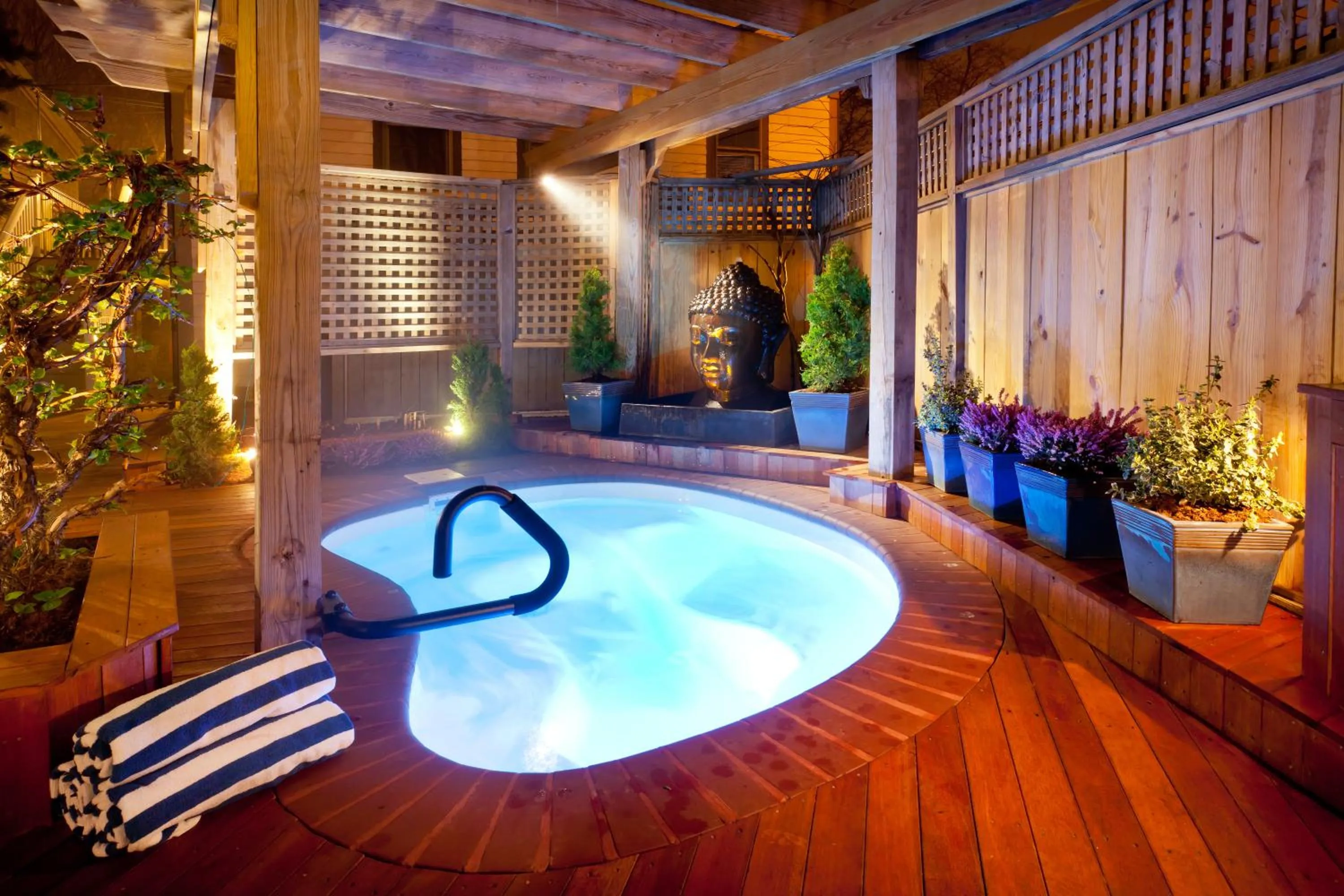 Hot Tub in Crowne Pointe Historic Inn Adults Only