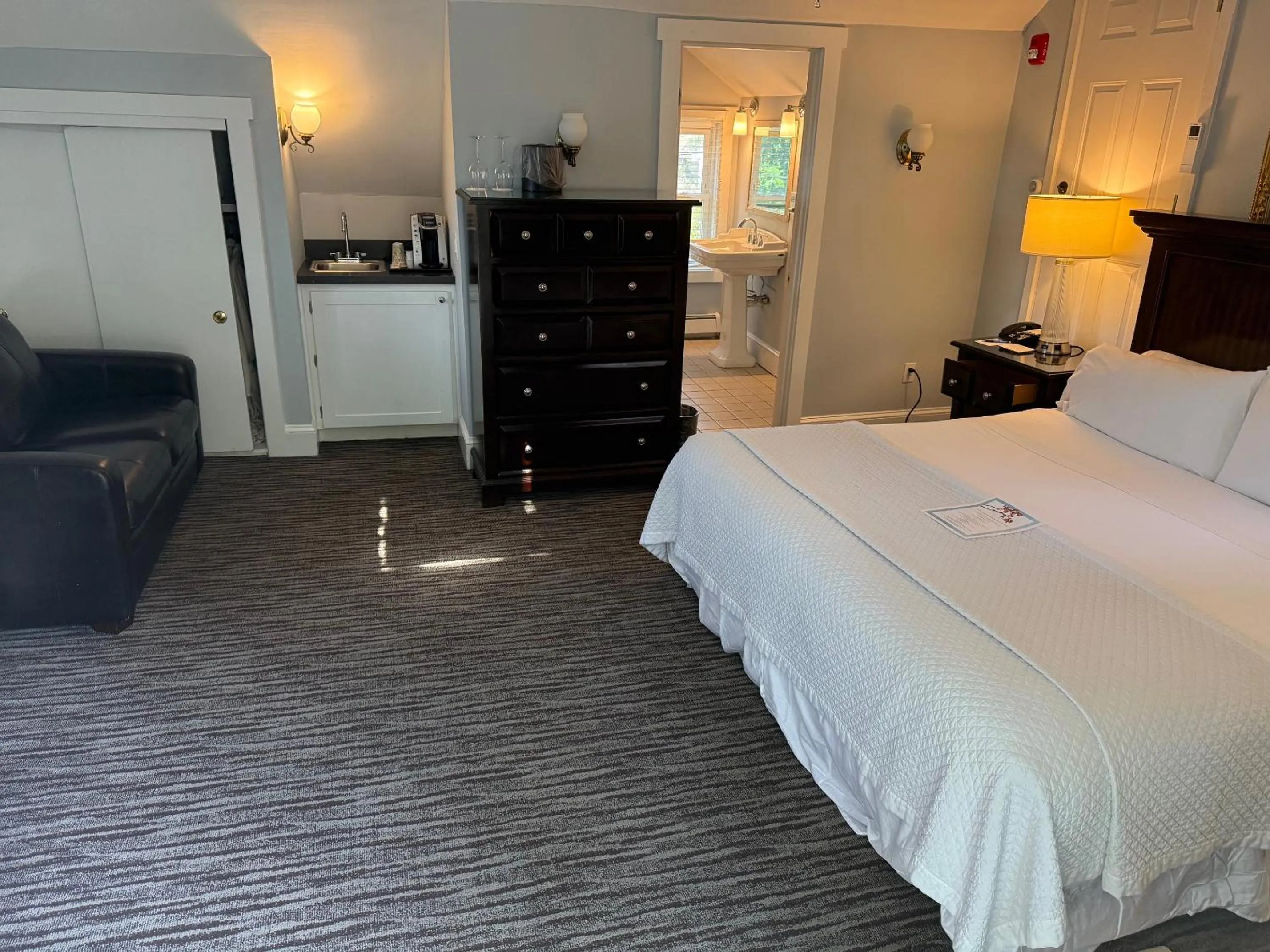 Photo of the whole room, Bed in Crowne Pointe Historic Inn Adults Only