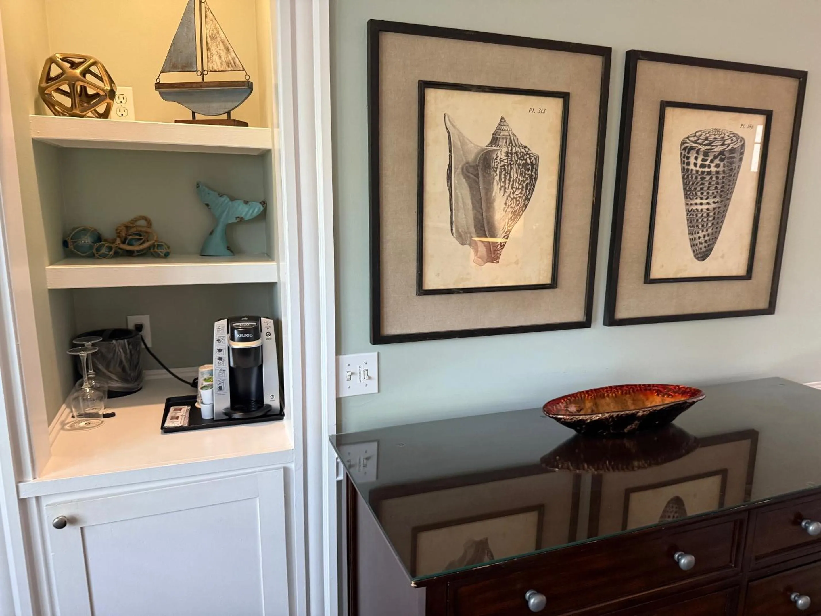 Coffee/tea facilities in Crowne Pointe Historic Inn Adults Only