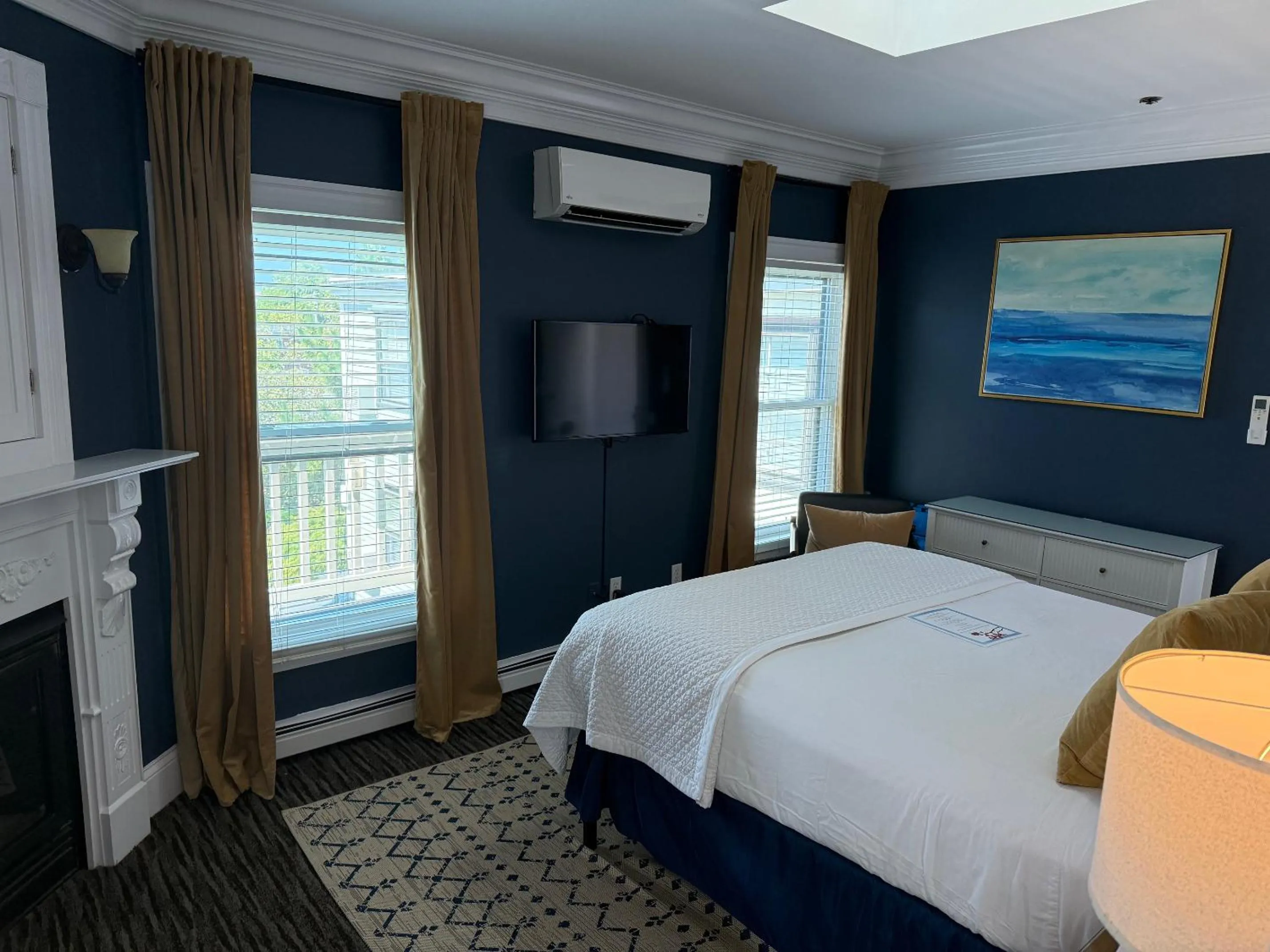 Photo of the whole room, Bed in Crowne Pointe Historic Inn Adults Only