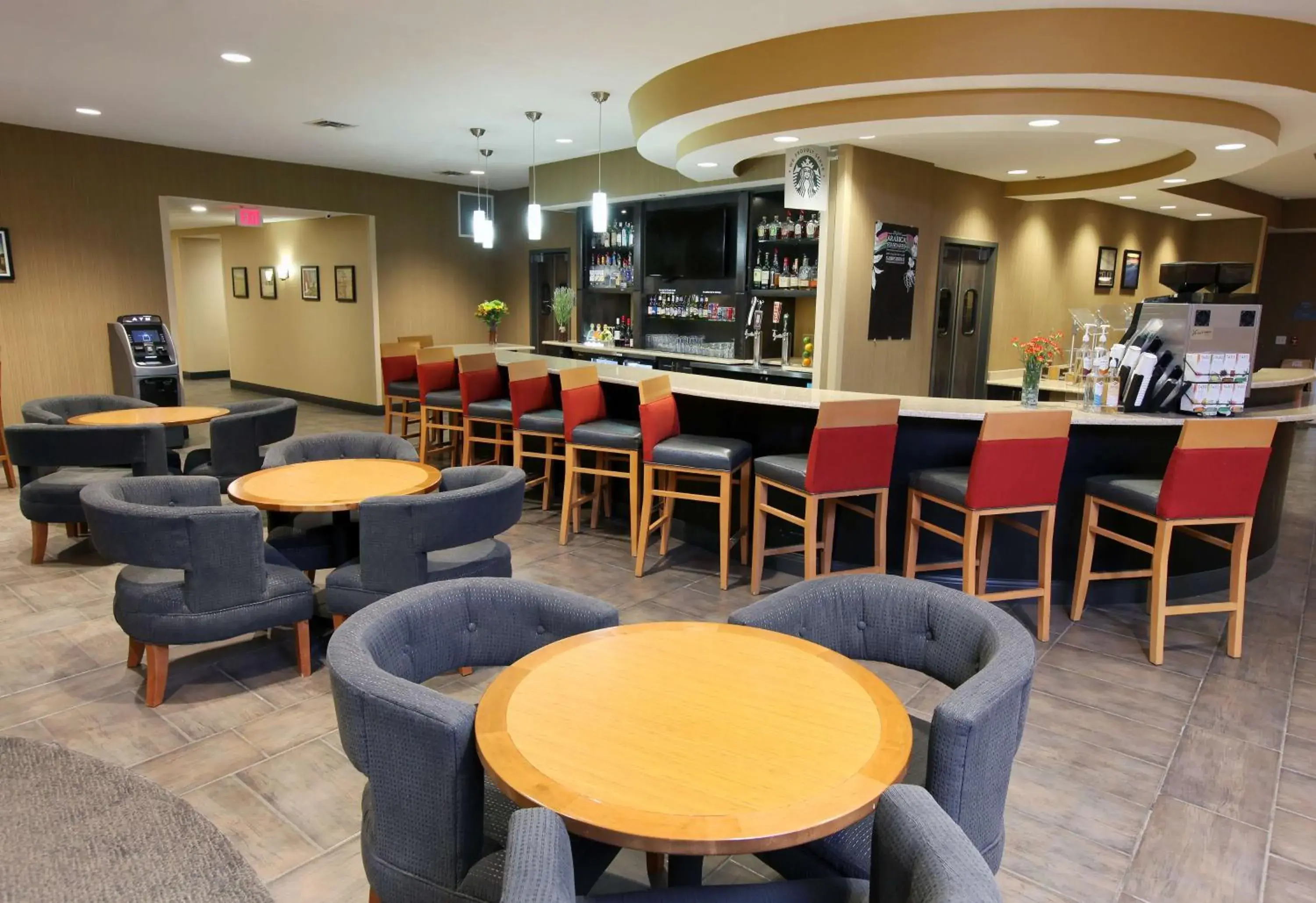 Lounge or bar in DoubleTree by Hilton West Fargo Sanford Medical Center Area Lounge or bar in DoubleTree by Hilton West Fargo Sanford Medical Center Area
