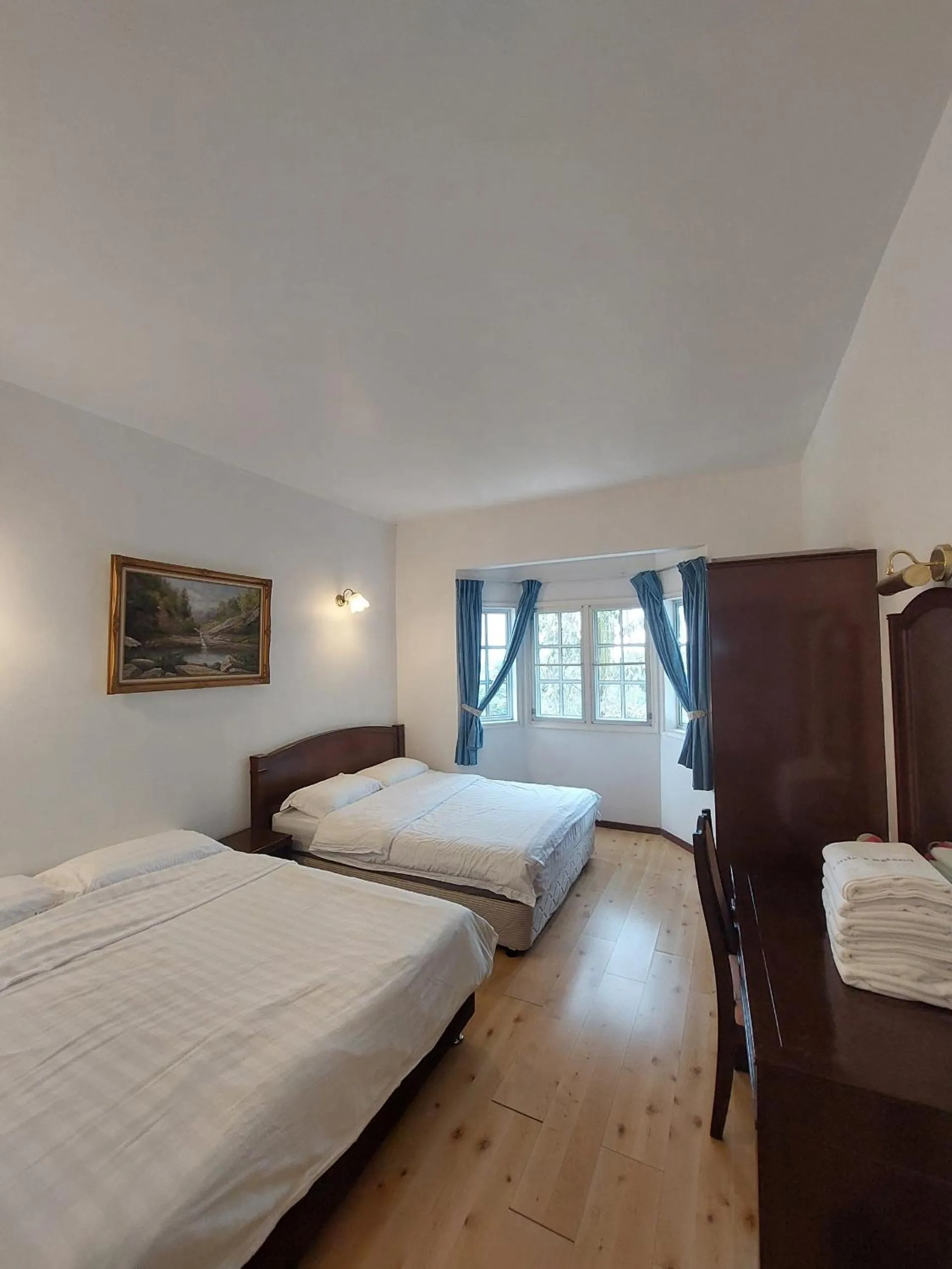 Bedroom, Bed in Little England B8