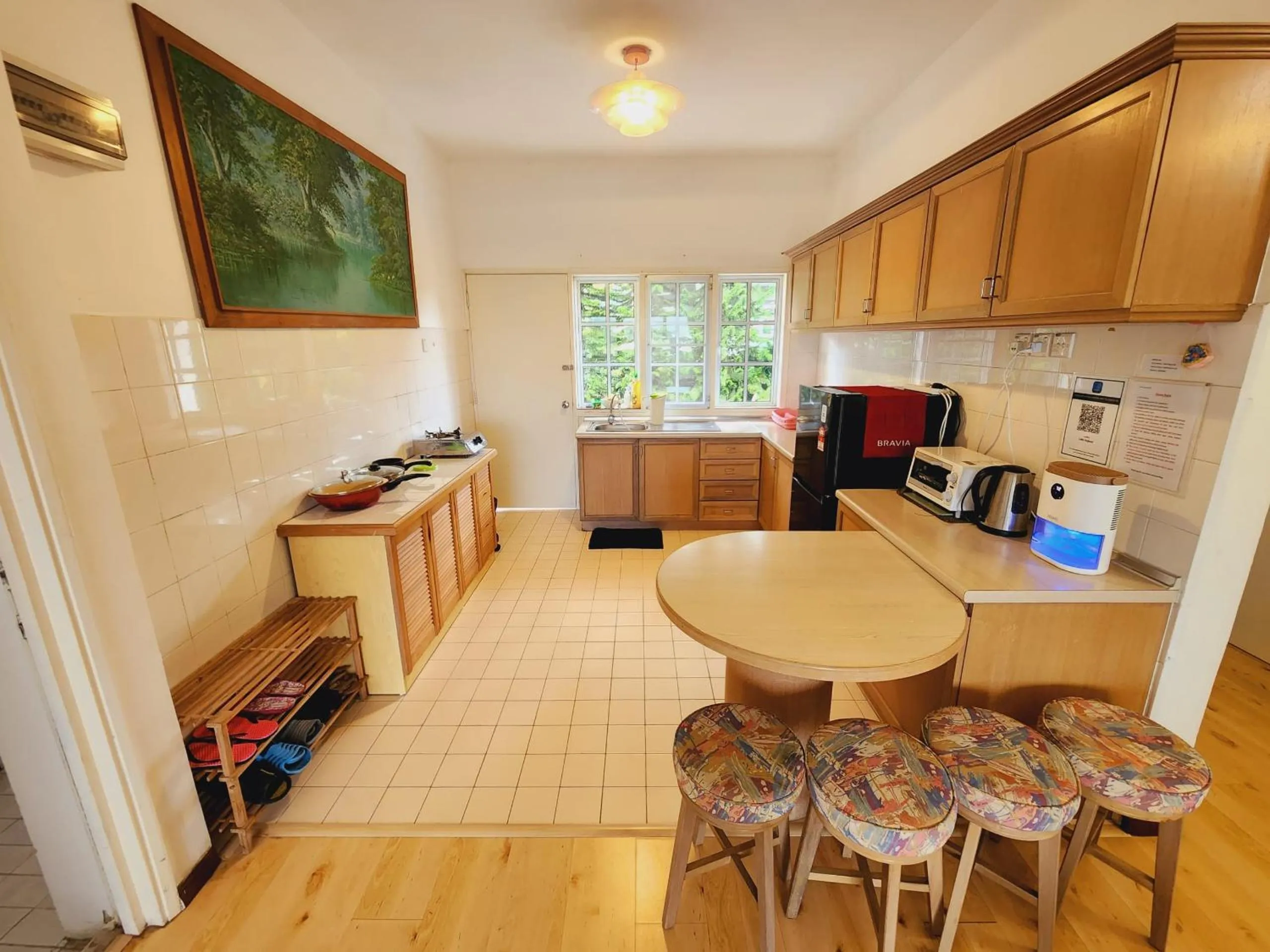 Kitchen or kitchenette in Little England B8