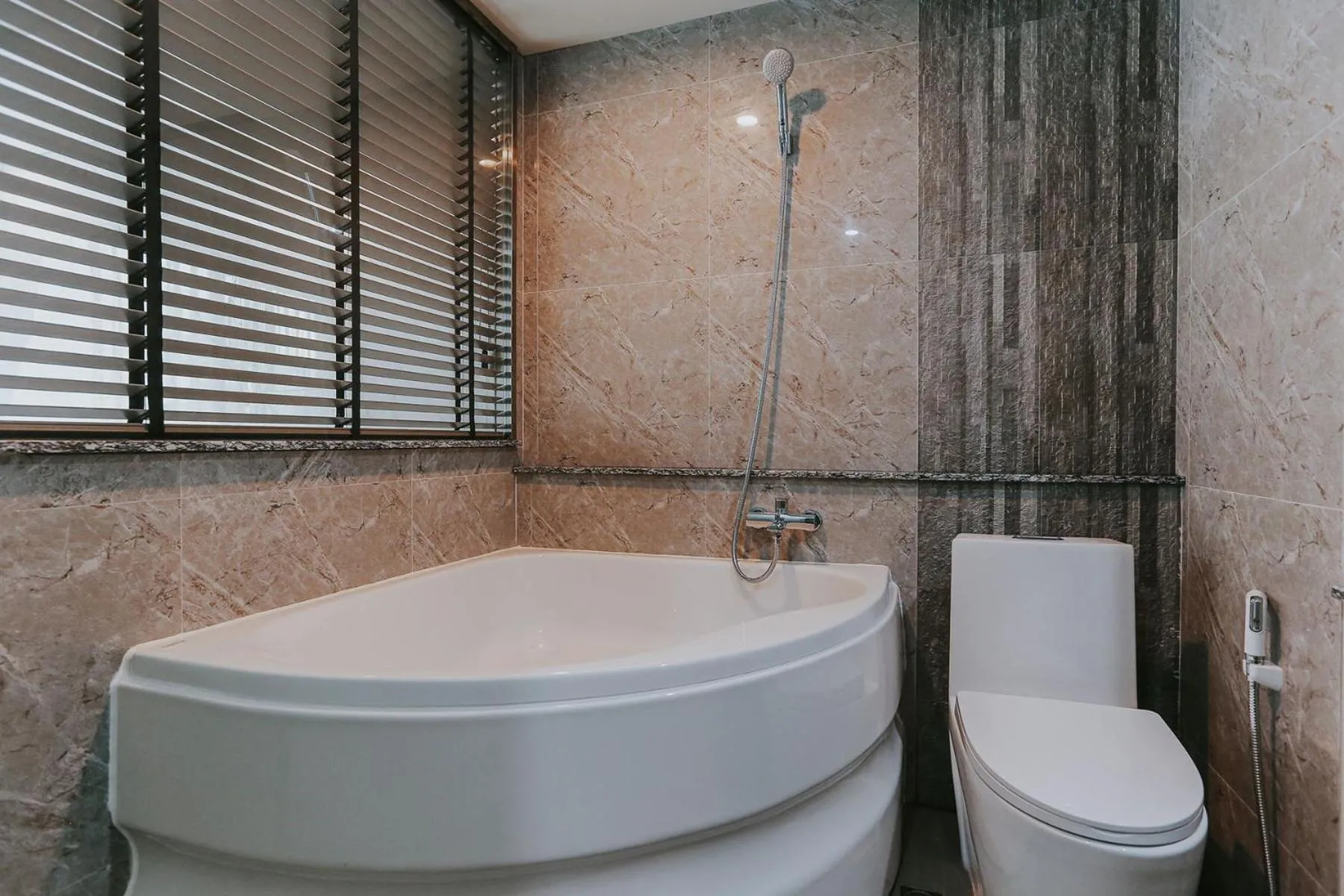 Shower in Bangkok City Link Hotel