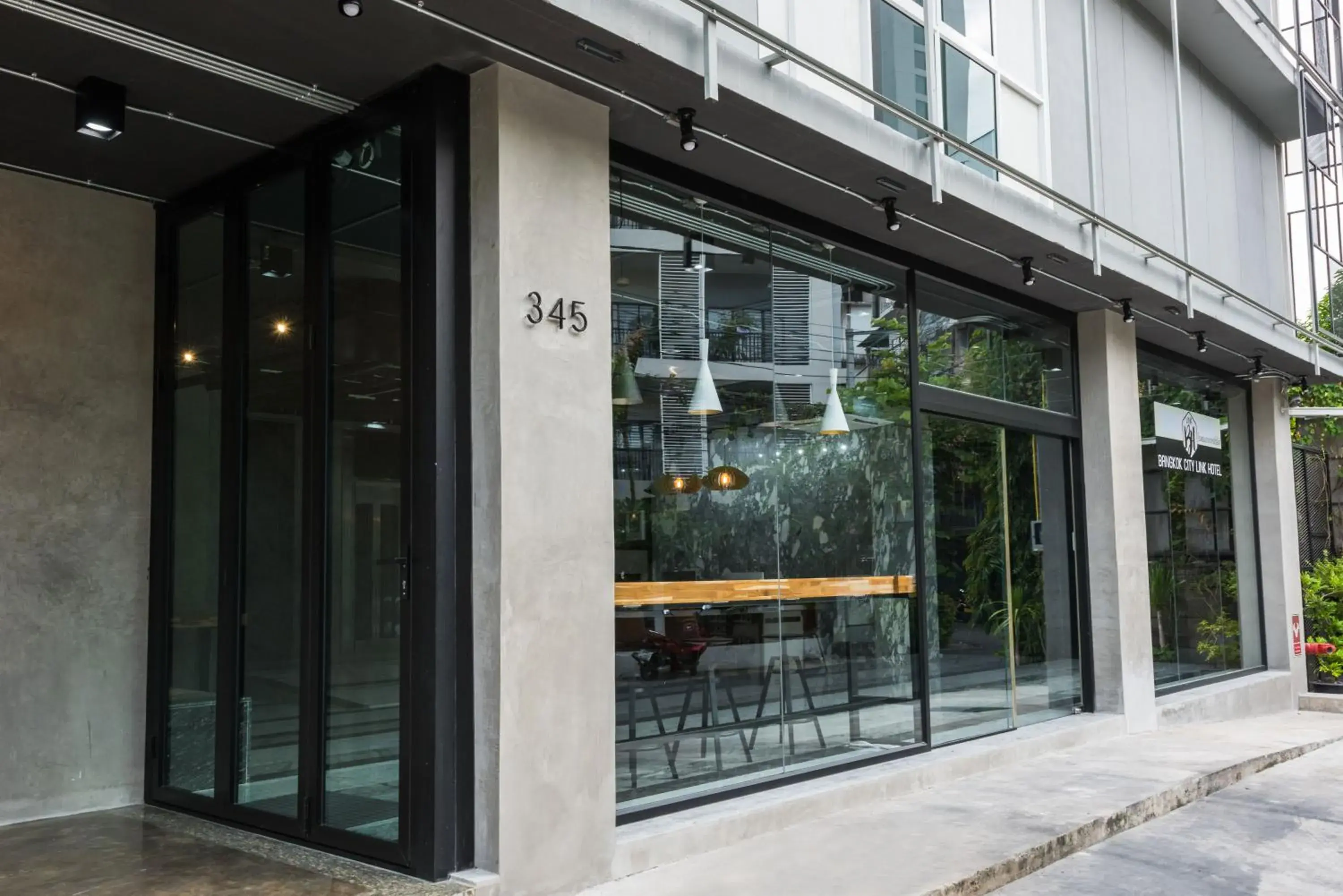 Property building in Bangkok City Link Hotel Property building in Bangkok City Link Hotel