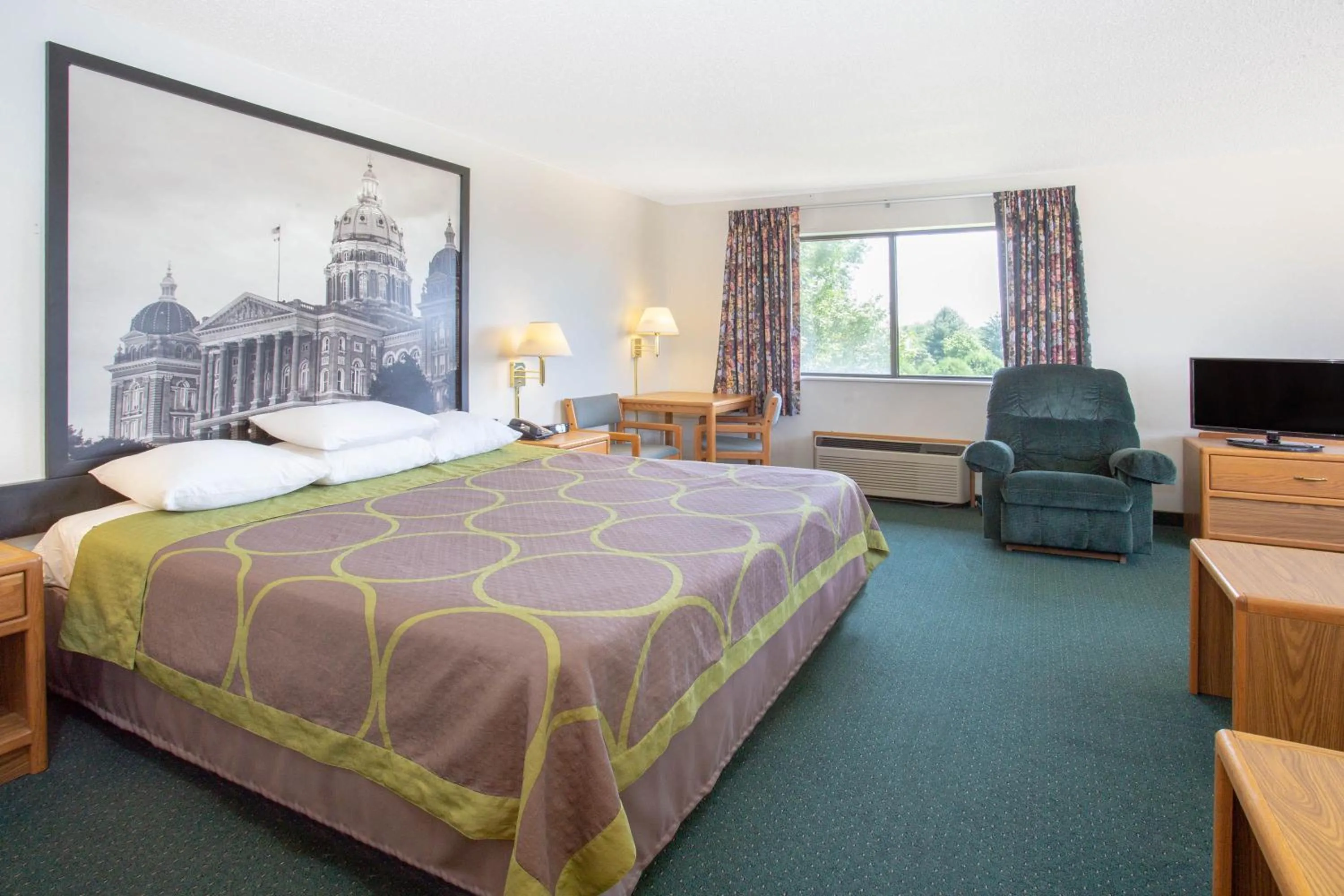 Bed in Budget inn & Suites