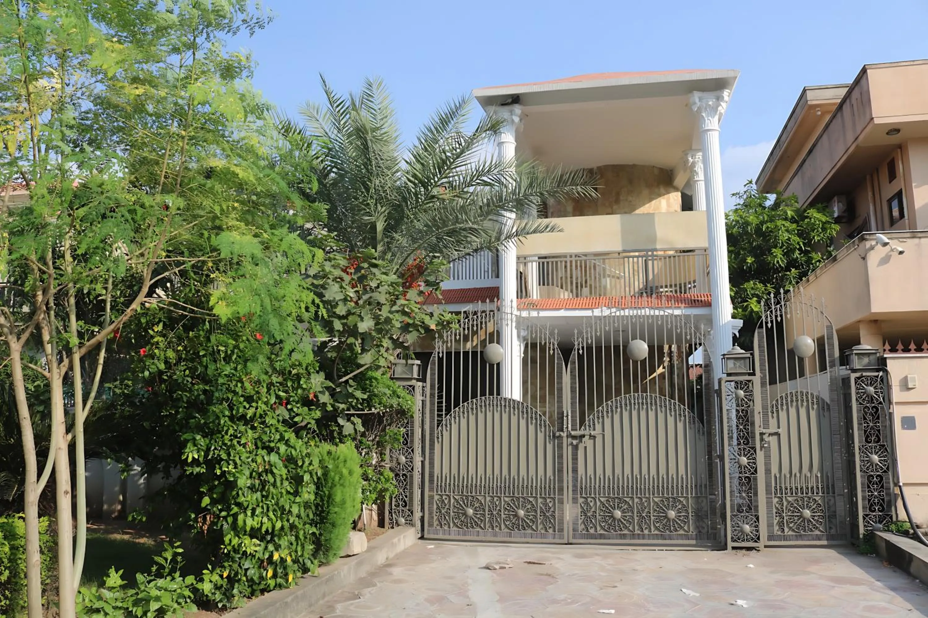 Property building in Mulberry Guest House F-11