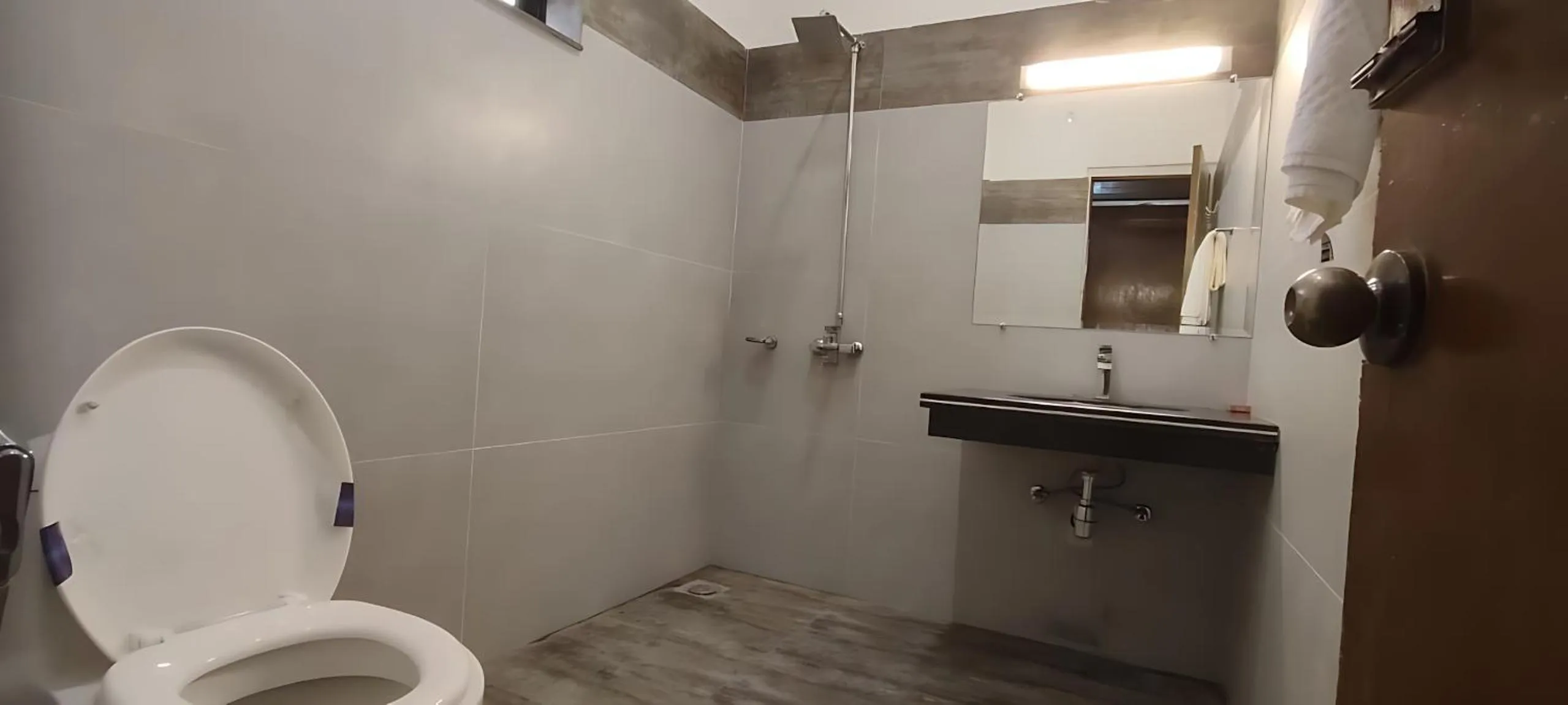 Bathroom in Mulberry Guest House F-11