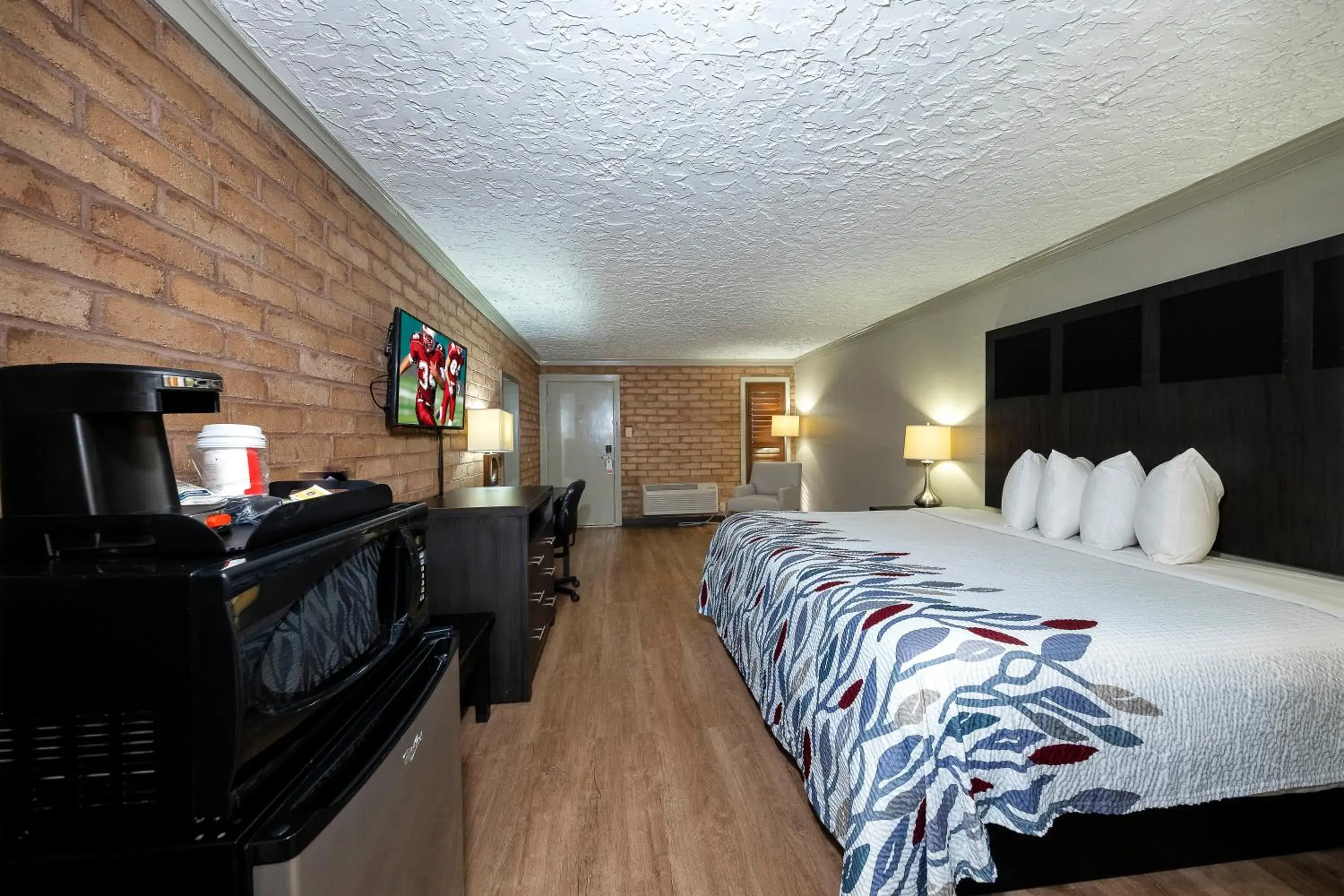 Photo of the whole room, Bed in Red Roof Inn Monroe Photo of the whole room, Bed in Red Roof Inn Monroe