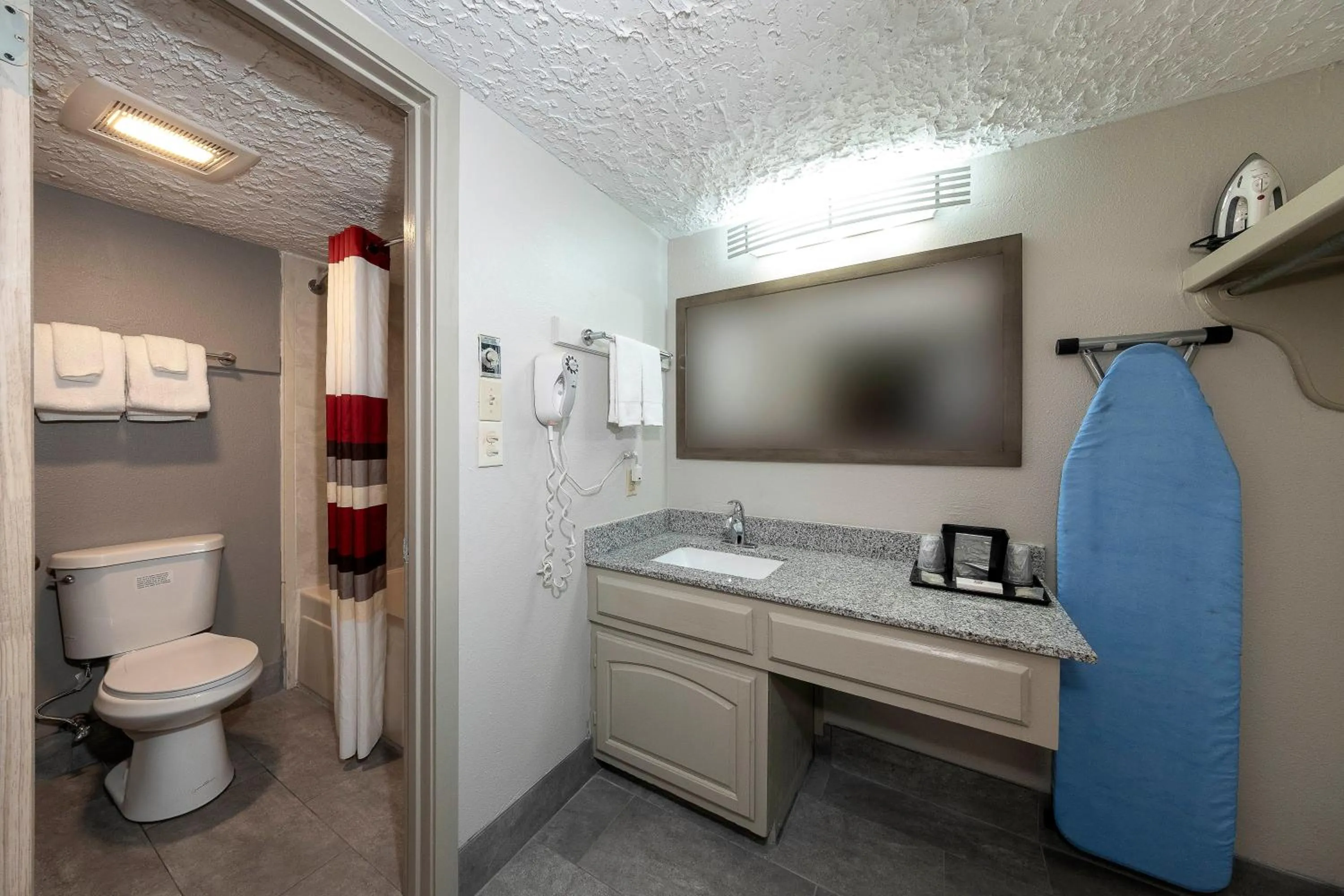 Bathroom in Red Roof Inn Monroe