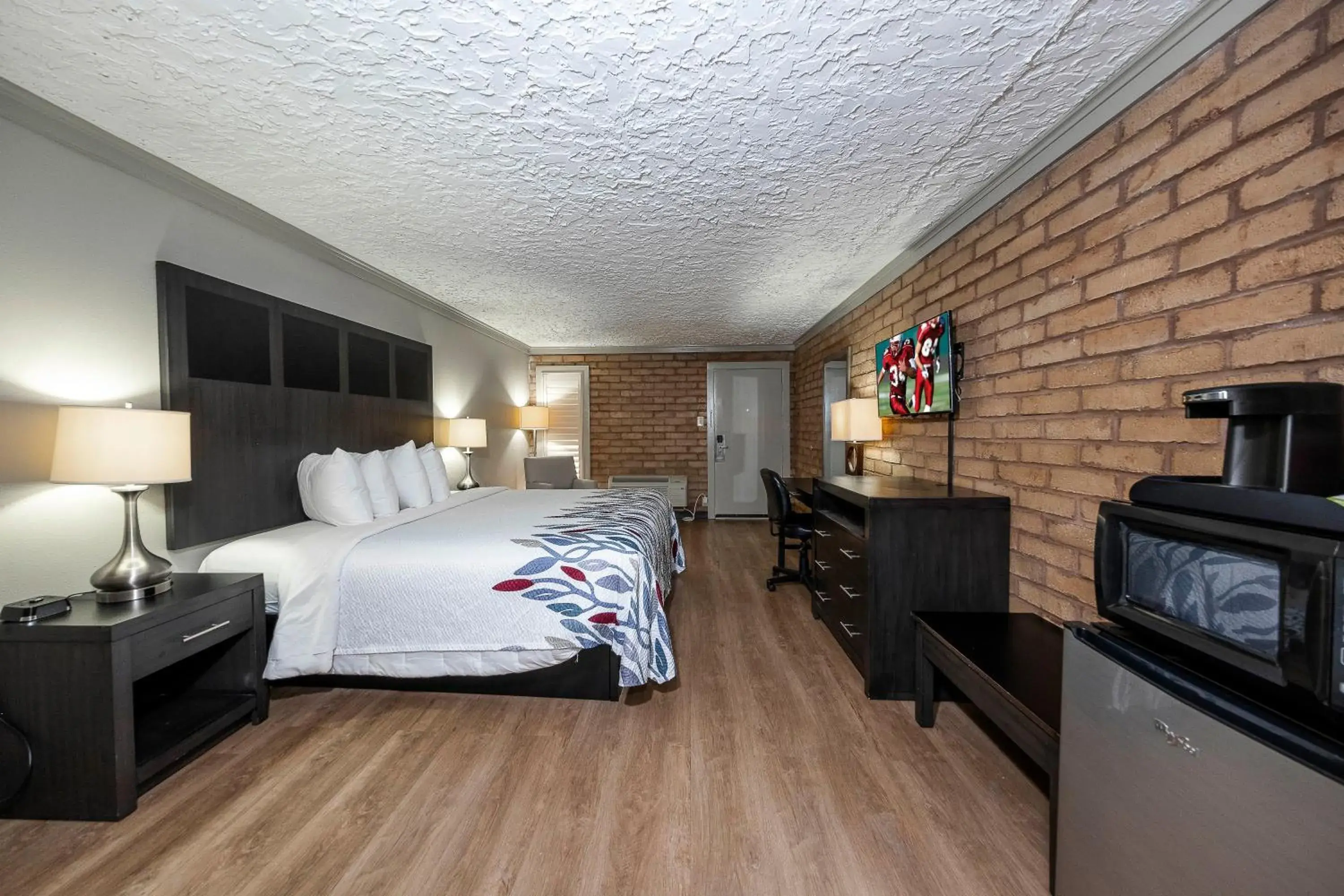 Photo of the whole room, Bed in Red Roof Inn Monroe Photo of the whole room, Bed in Red Roof Inn Monroe