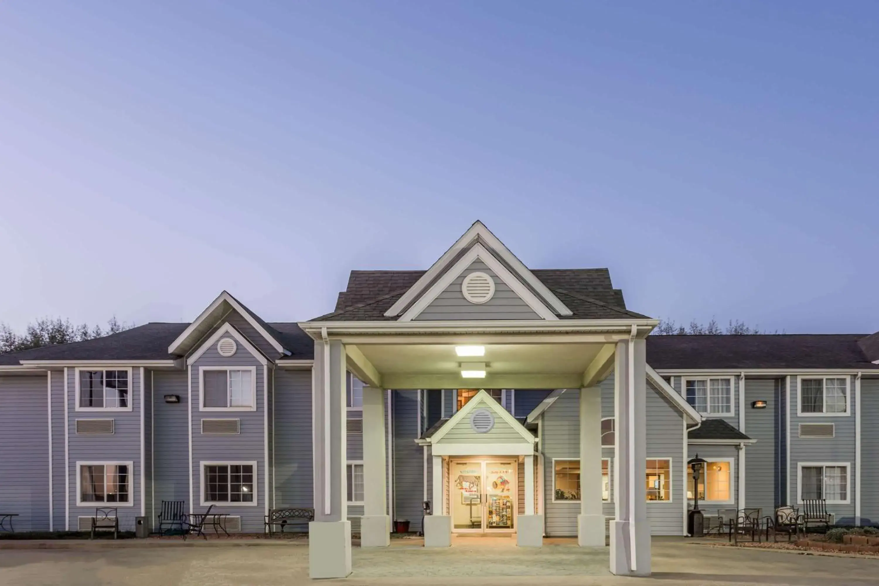 Property building in Boarders Inn & Suites by Cobblestone Hotels - Brush Property building in Boarders Inn & Suites by Cobblestone Hotels - Brush