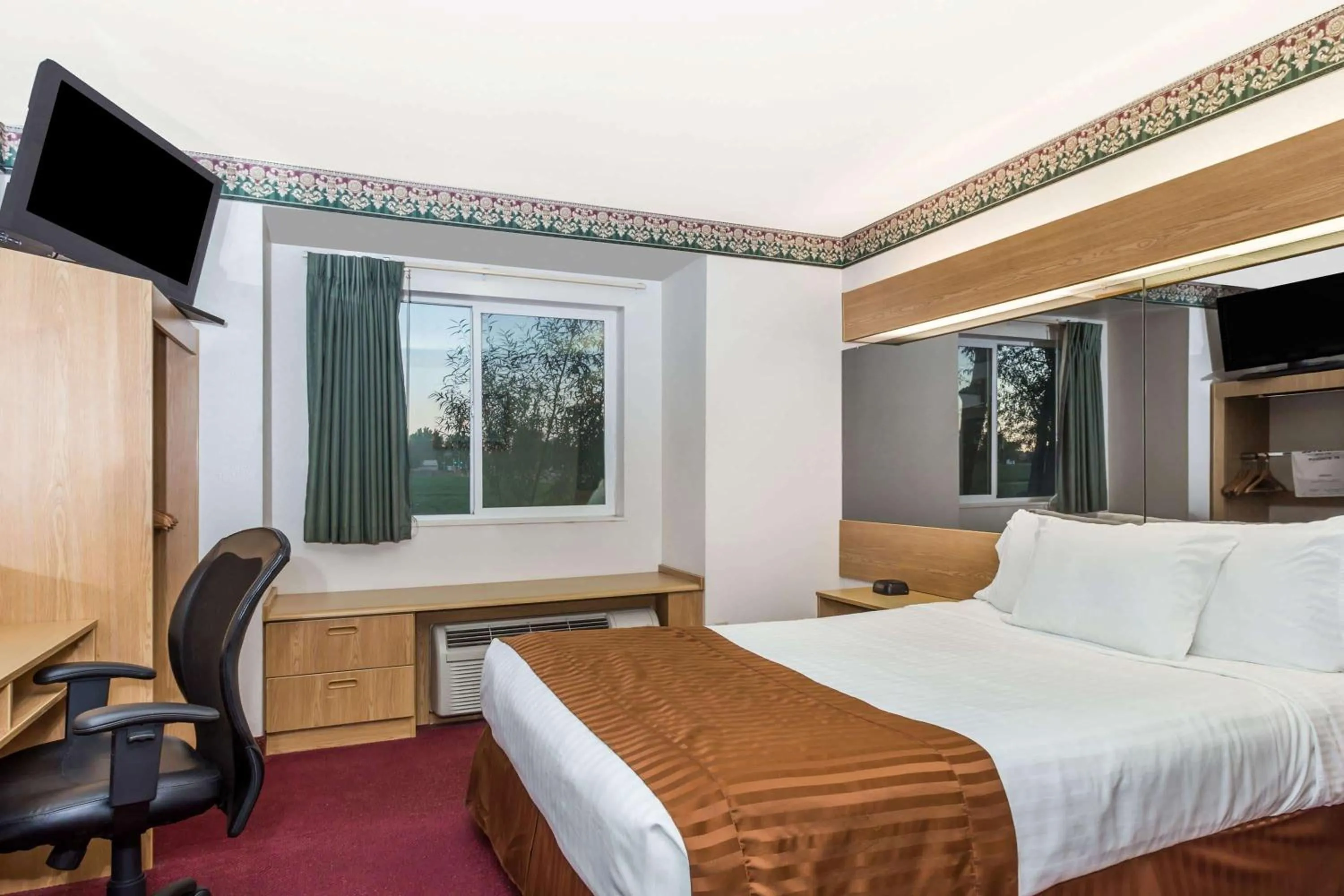 Photo of the whole room in Boarders Inn & Suites by Cobblestone Hotels - Brush