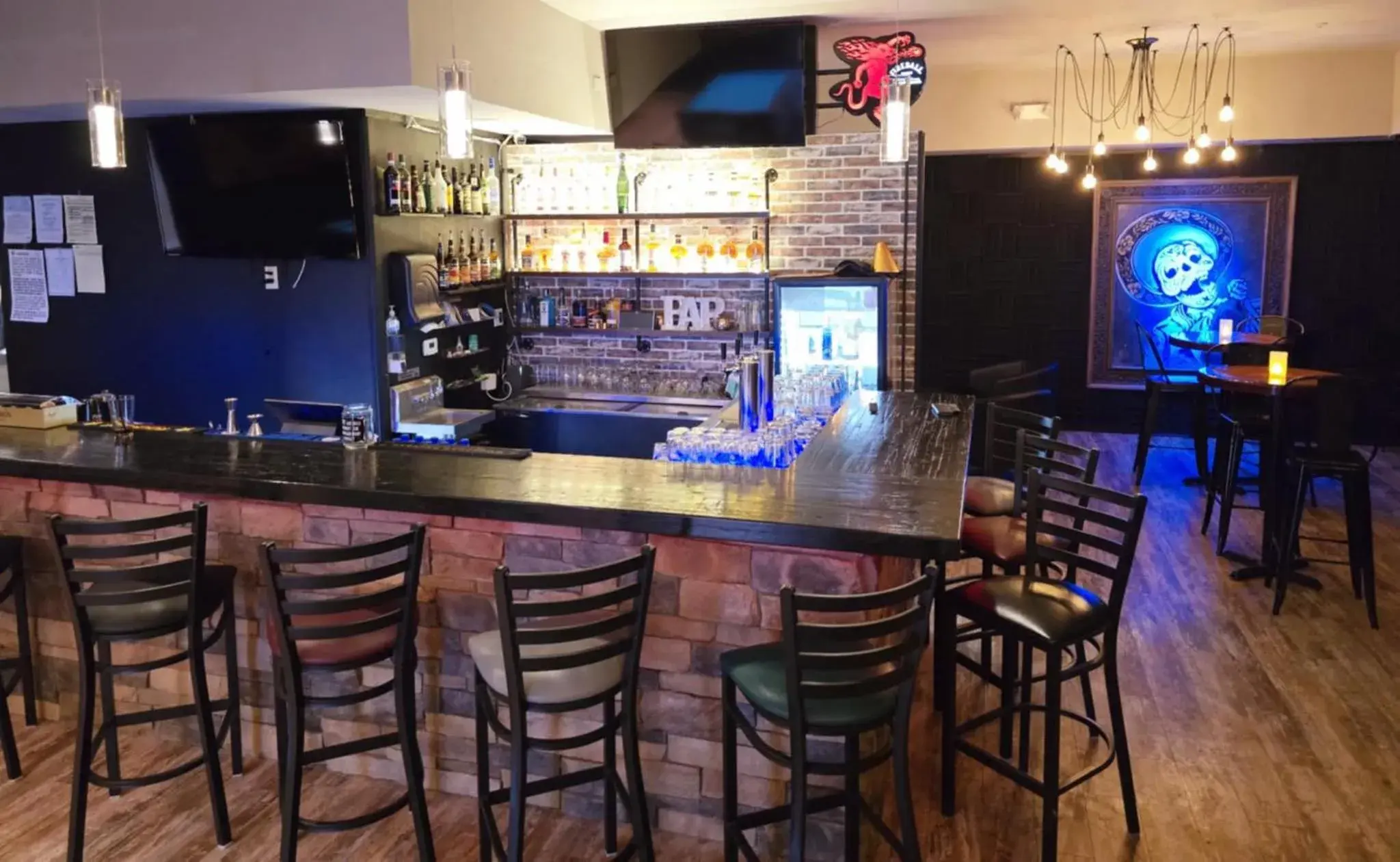 Lounge or bar in Boarders Inn & Suites by Cobblestone Hotels - Brush Lounge or bar in Boarders Inn & Suites by Cobblestone Hotels - Brush