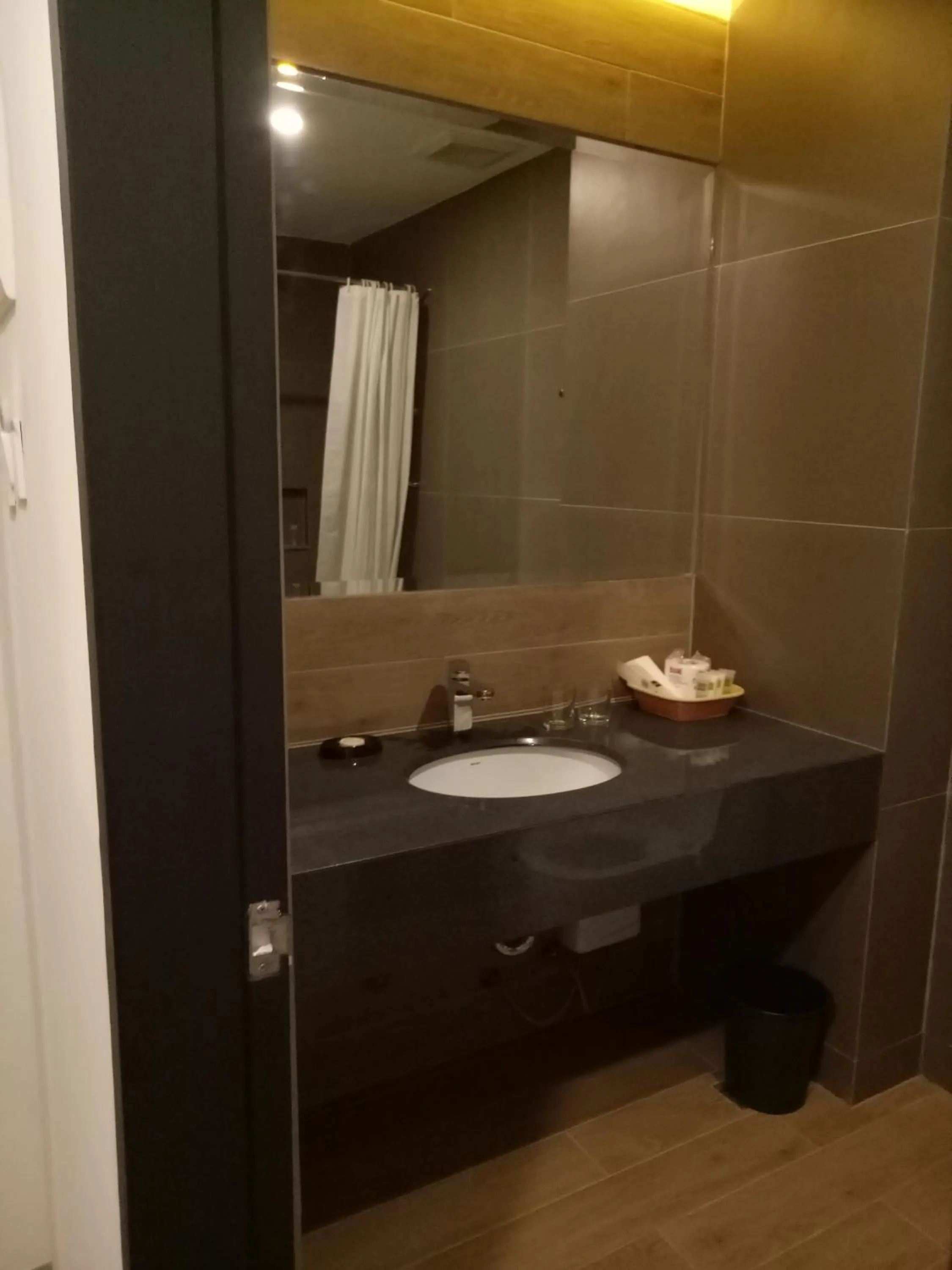 Bathroom in Crown Hotel at Harbour Springs Palawan Managed by Enderun Hotels
