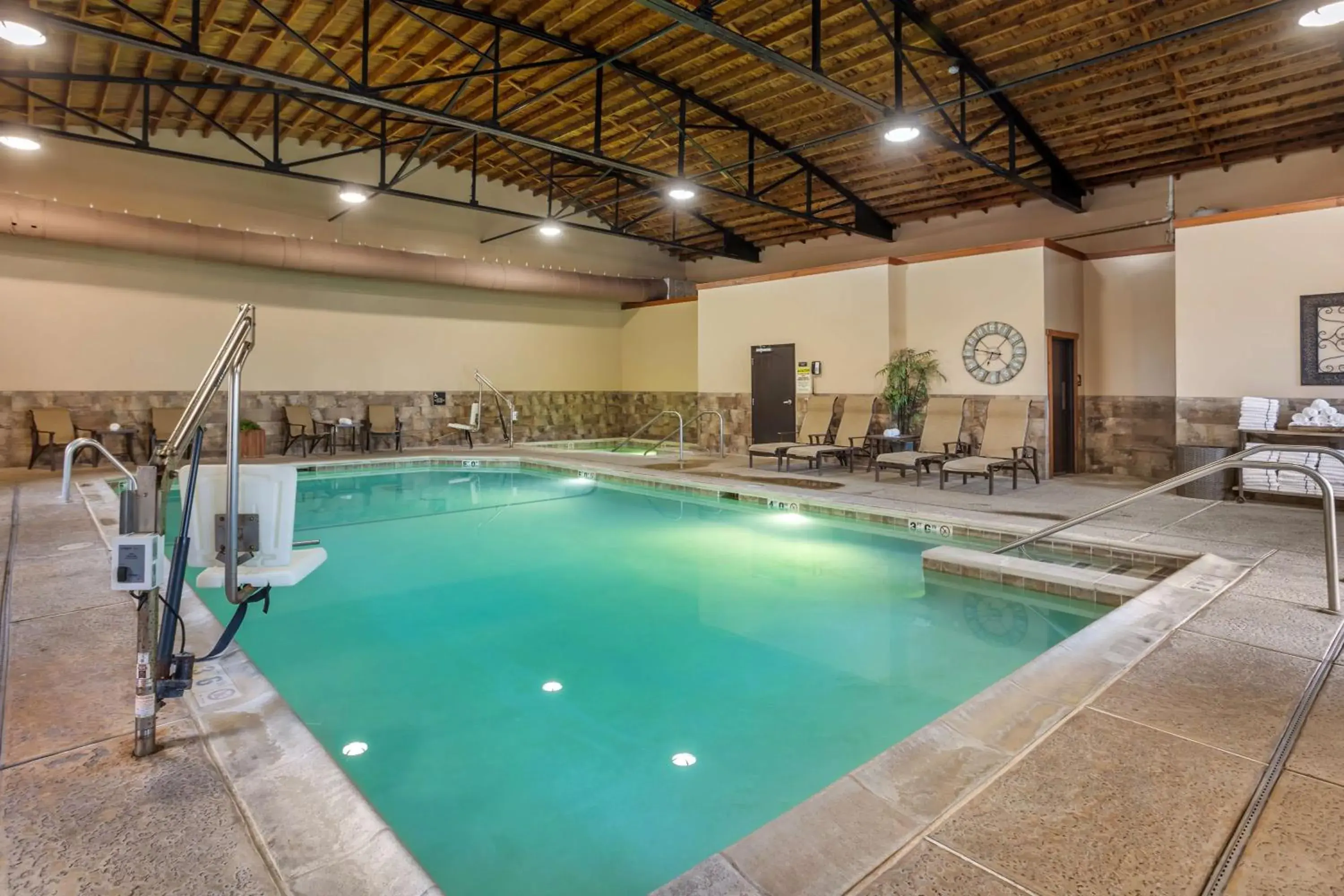 Pool view in Best Western Plus Intercourse Village Inn Pool view in Best Western Plus Intercourse Village Inn