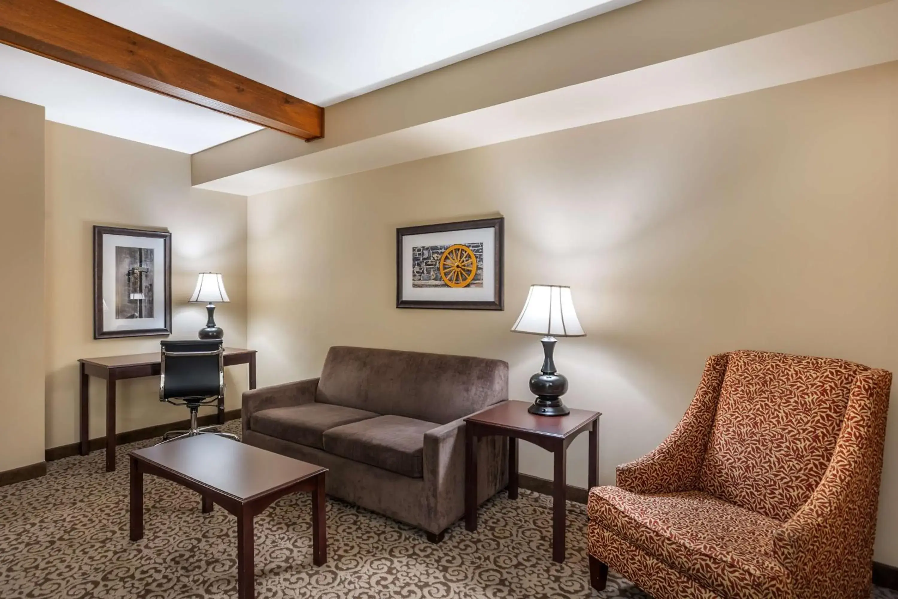 Queen Room with Two Queen Beds and Sofa Bed in Best Western Plus Intercourse Village Inn Queen Room with Two Queen Beds and Sofa Bed in Best Western Plus Intercourse Village Inn