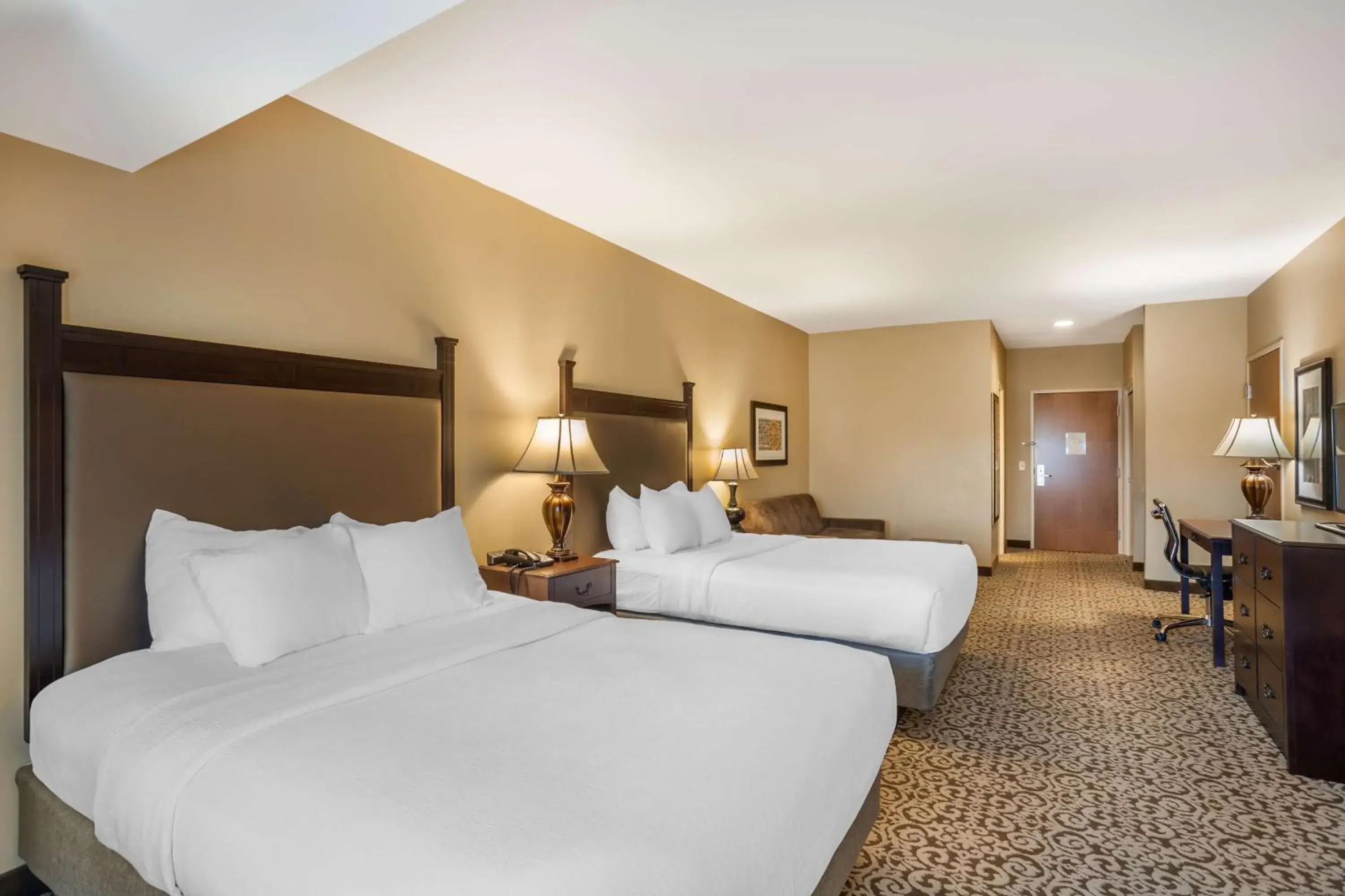Two-Room Queen Suite with Sofa Bed in Best Western Plus Intercourse Village Inn Two-Room Queen Suite with Sofa Bed in Best Western Plus Intercourse Village Inn