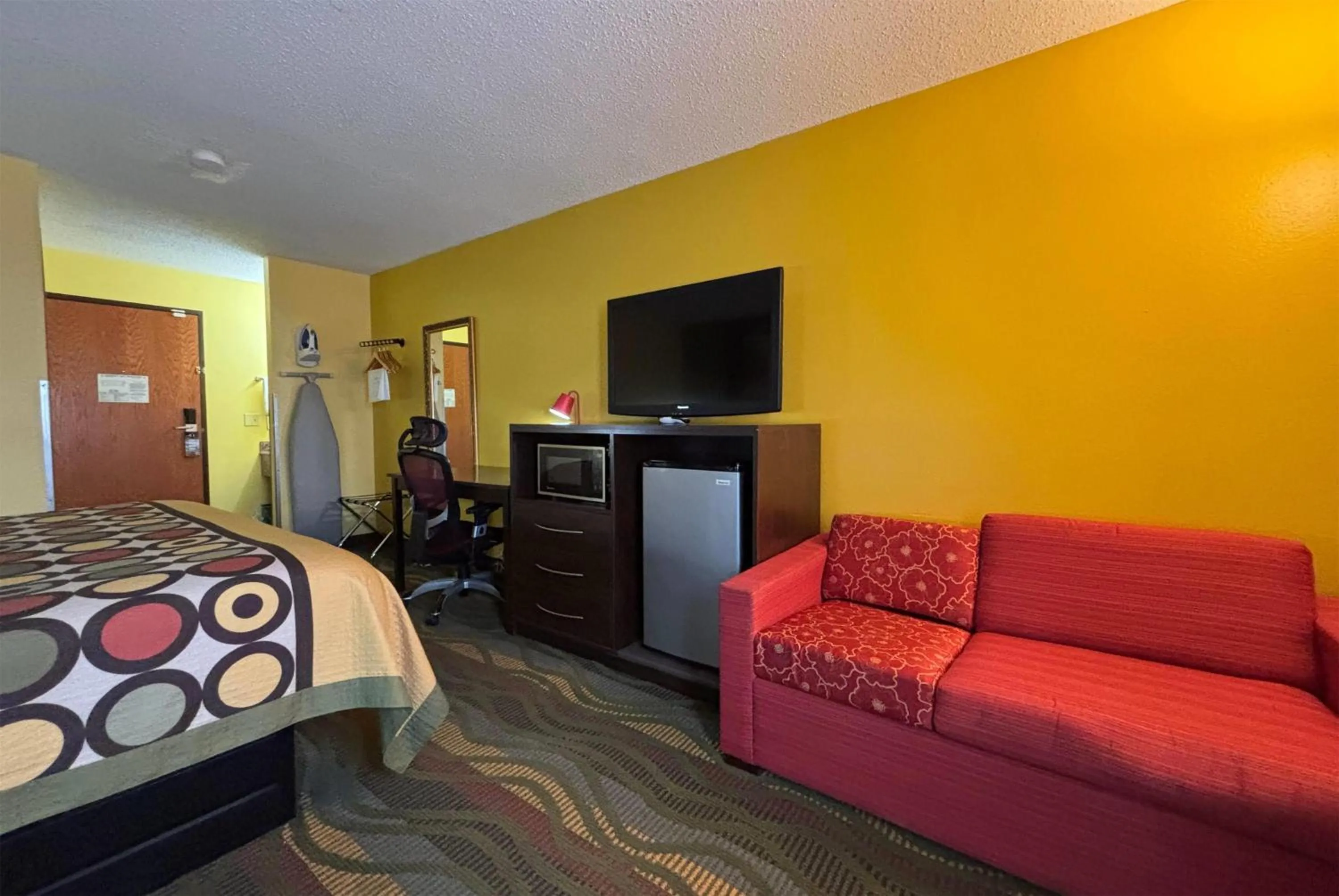 Photo of the whole room in Super 8 by Wyndham Jacksonville