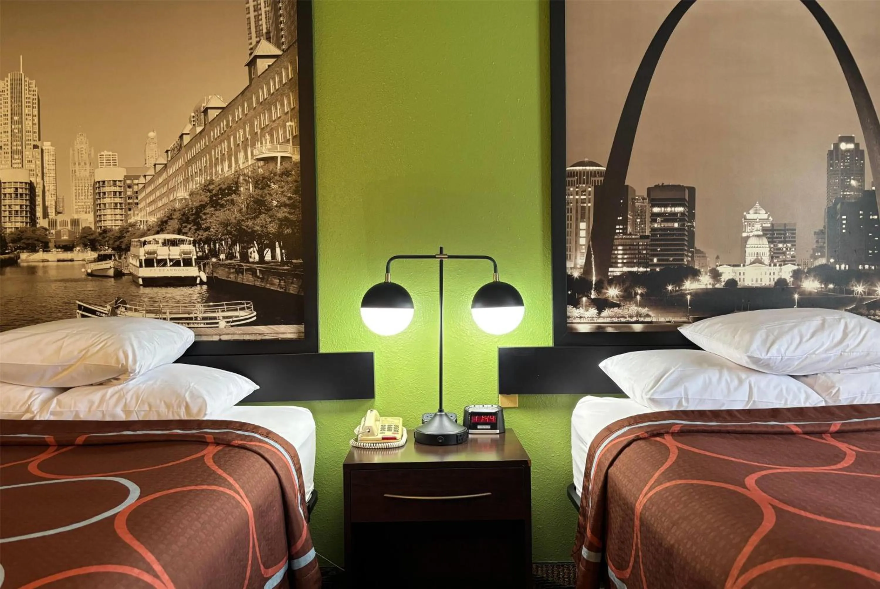 Photo of the whole room, Bed in Super 8 by Wyndham Jacksonville