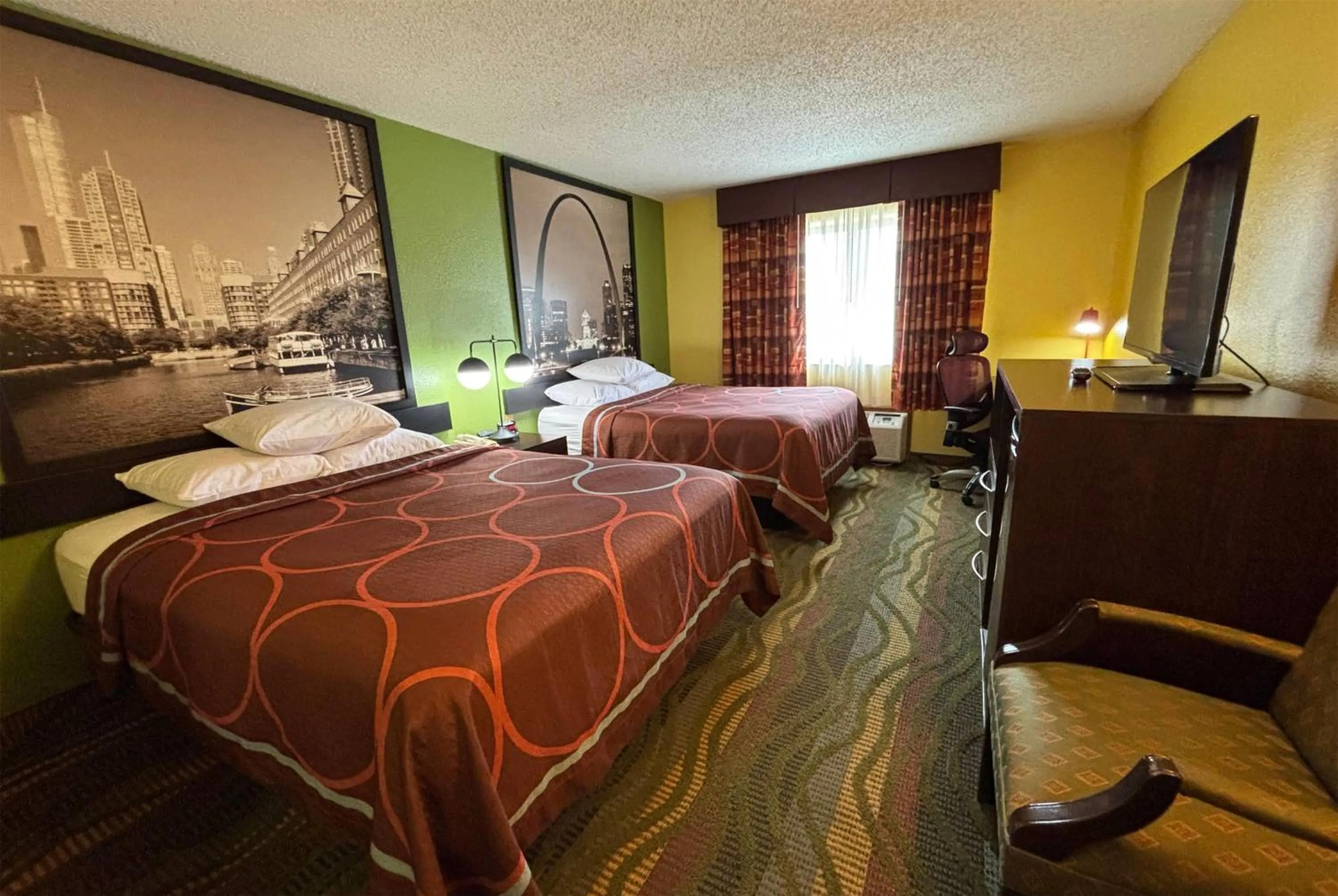 Photo of the whole room, Bed in Super 8 by Wyndham Jacksonville