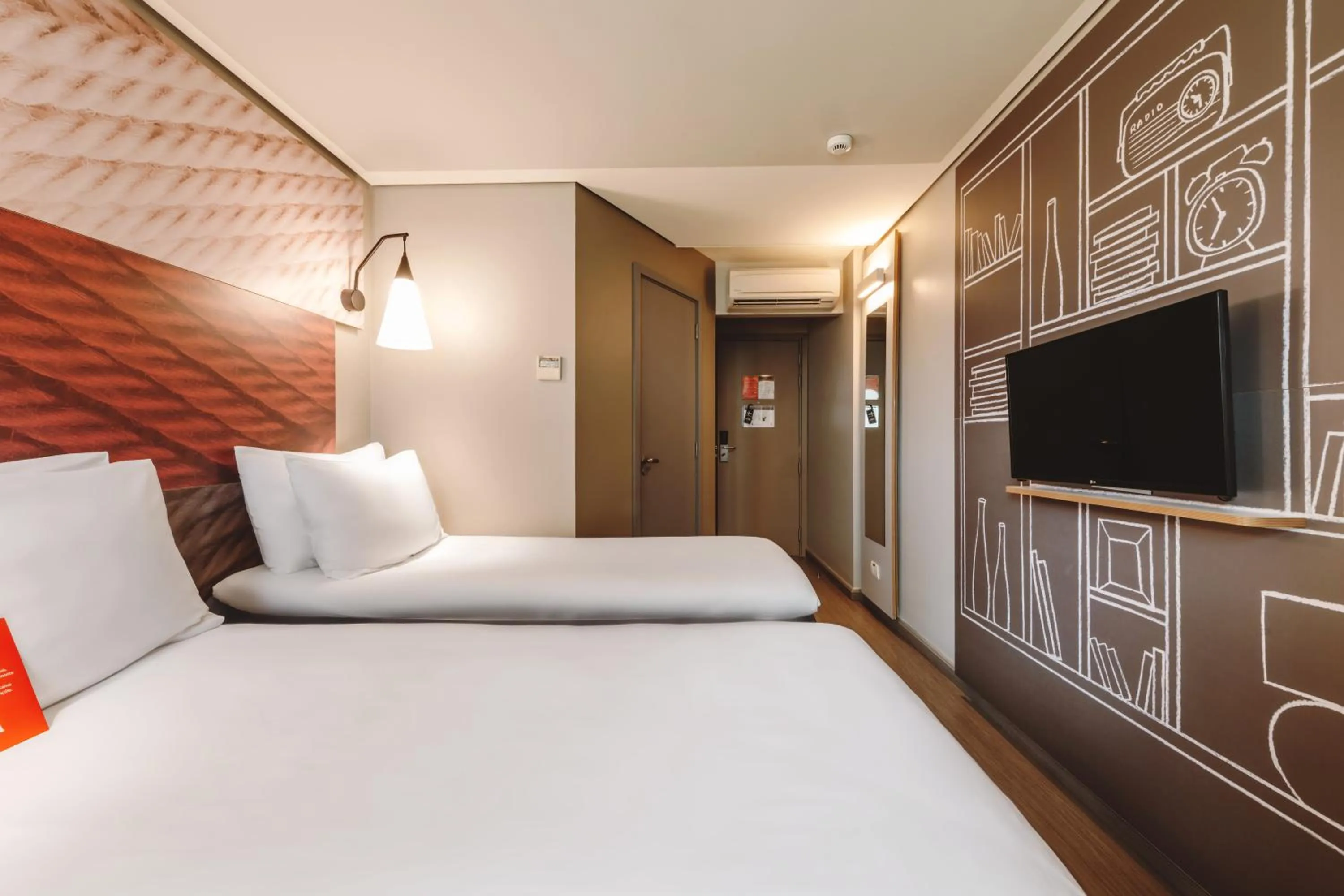 Photo of the whole room, Bed in ibis Juazeiro do Norte