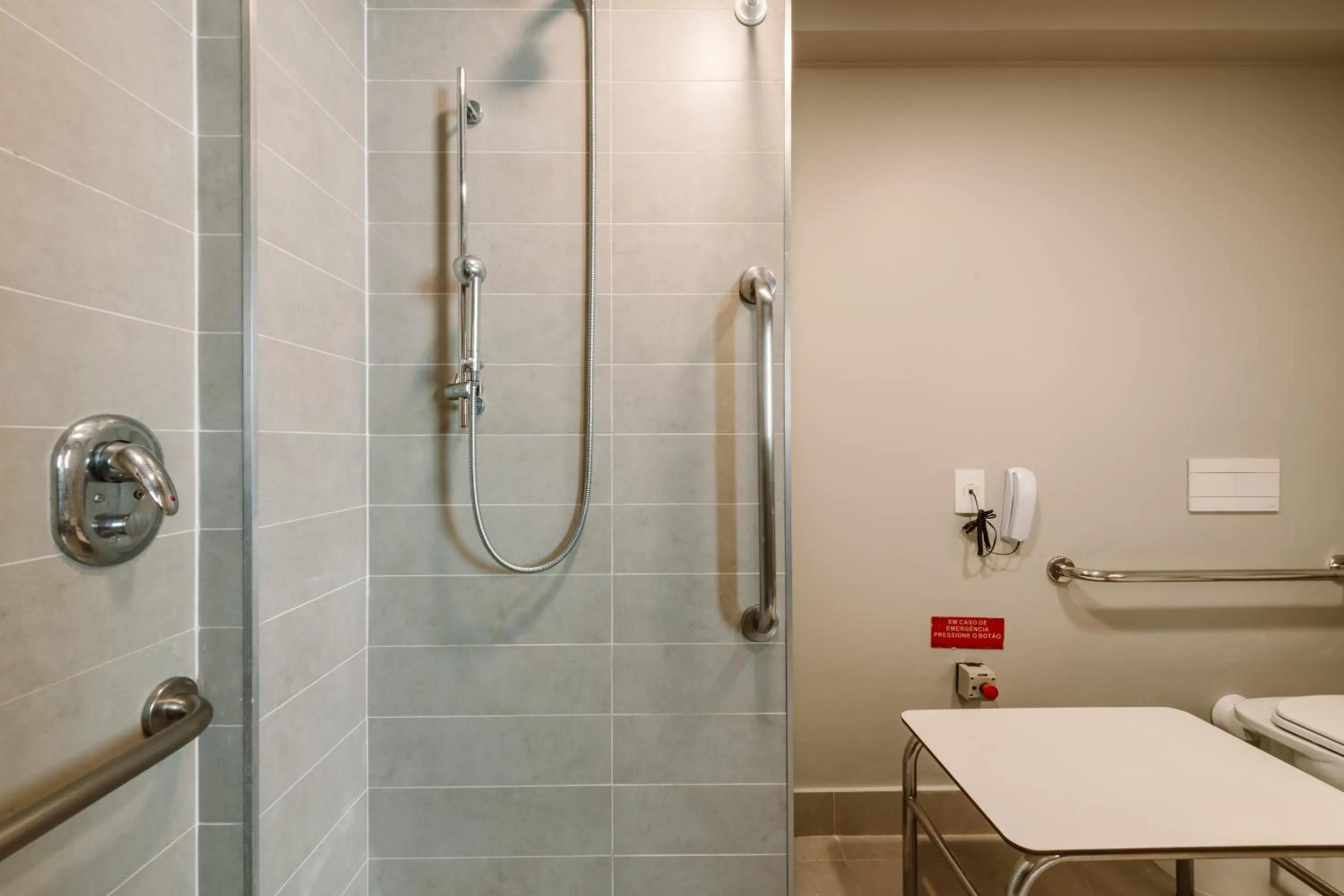 Shower in ibis Juazeiro do Norte