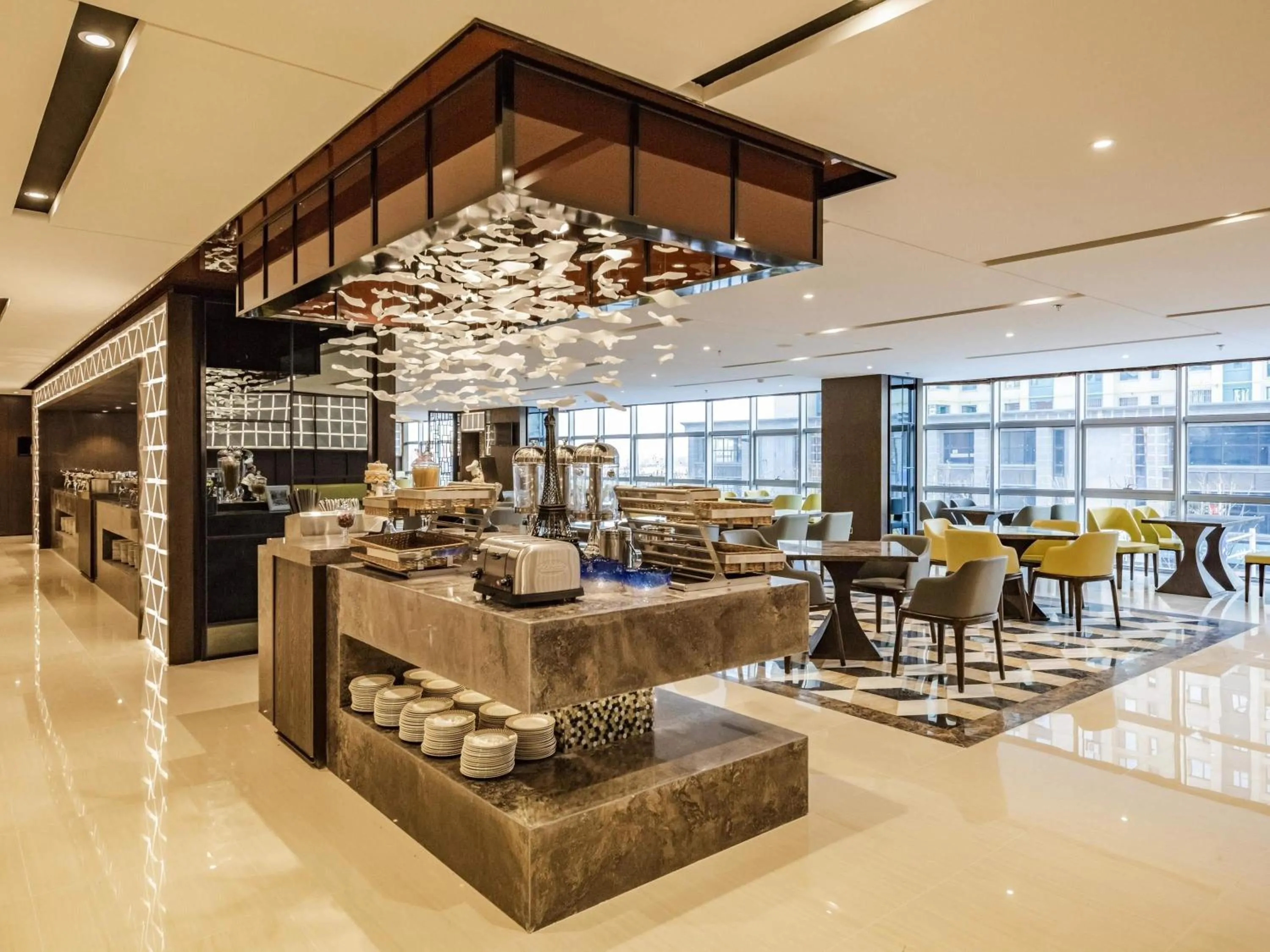 Restaurant/places to eat in Mercure Panjin