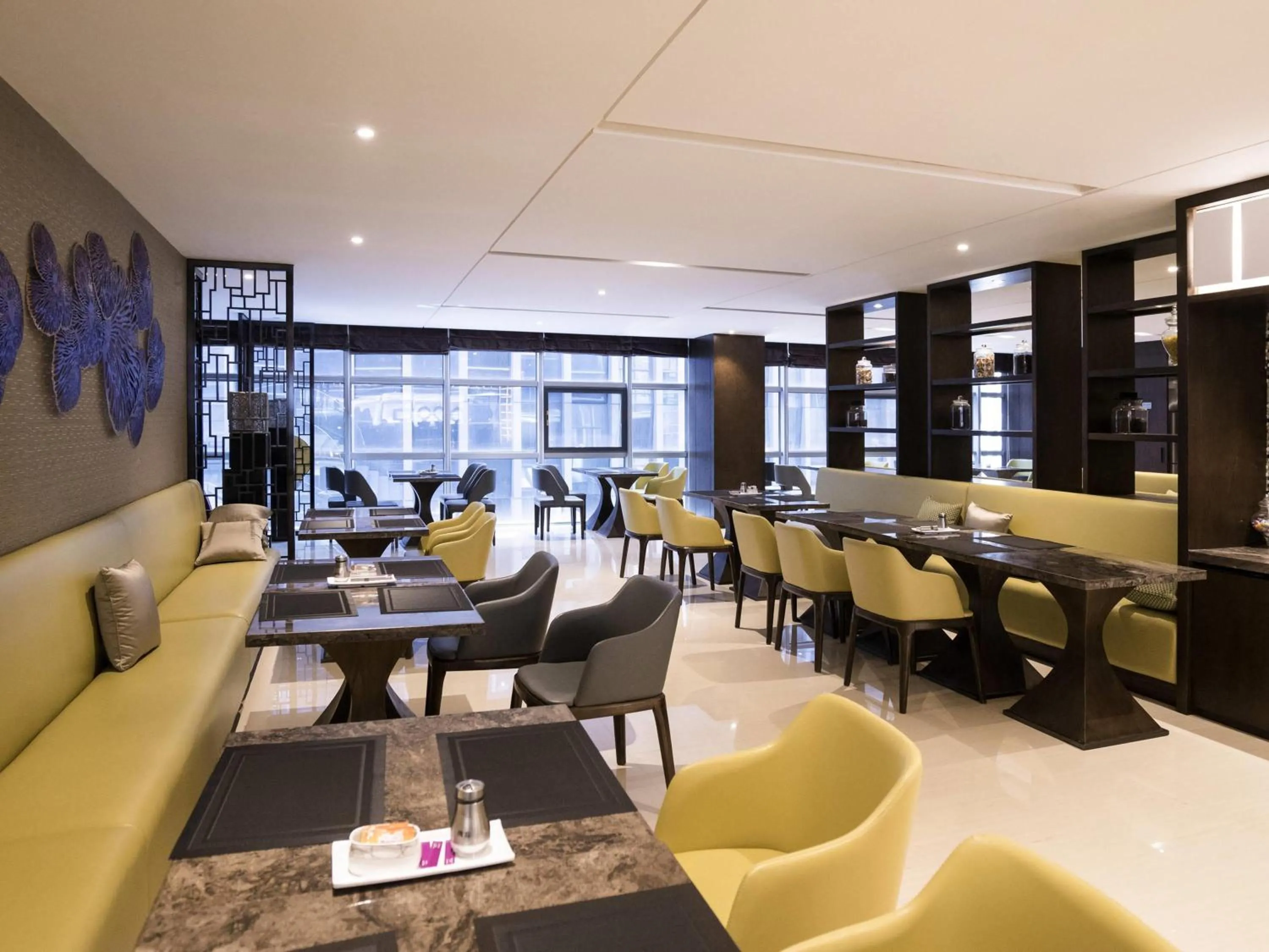 Restaurant/places to eat in Mercure Panjin