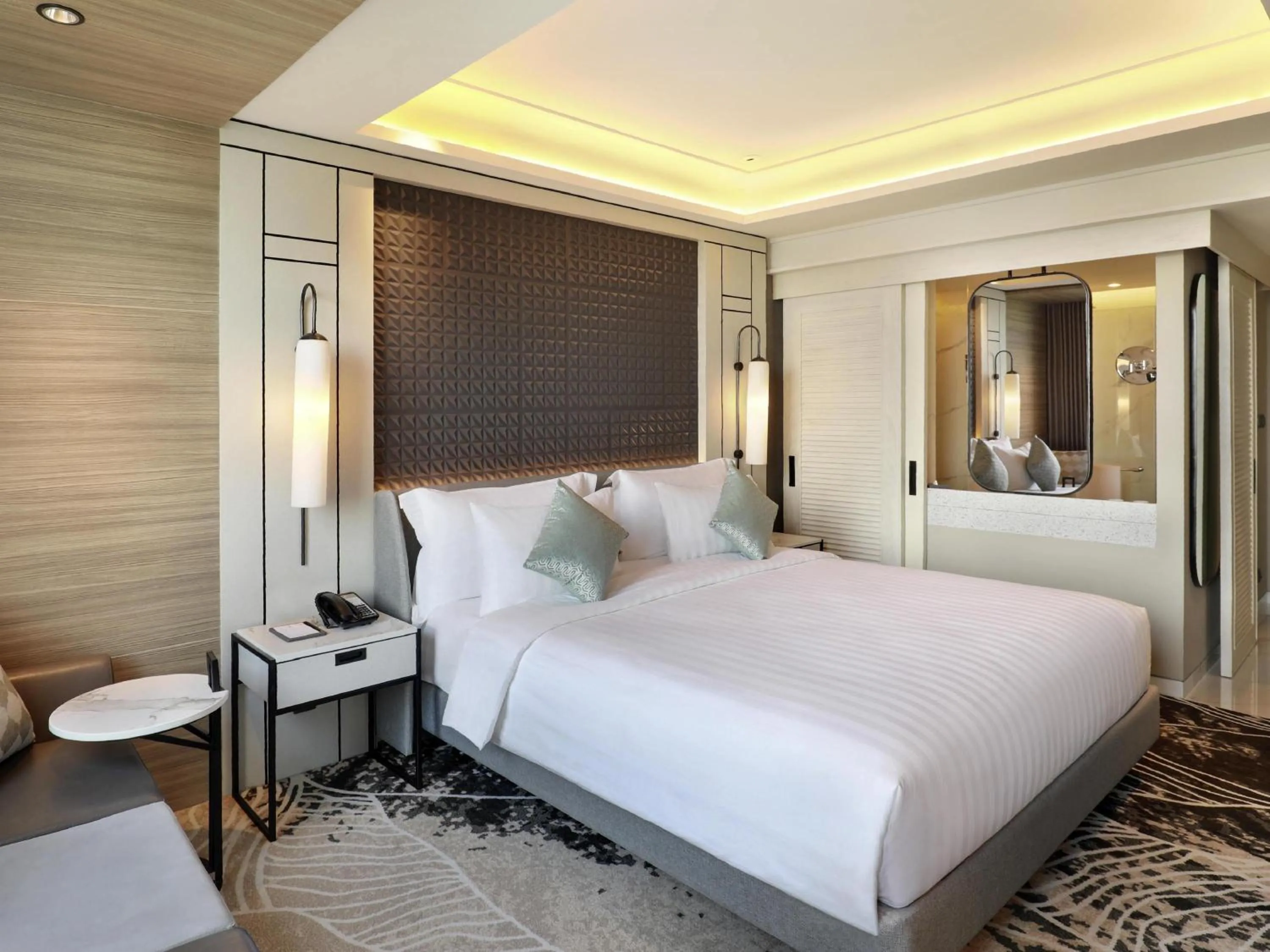 Bedroom, Bed in Movenpick Surabaya City