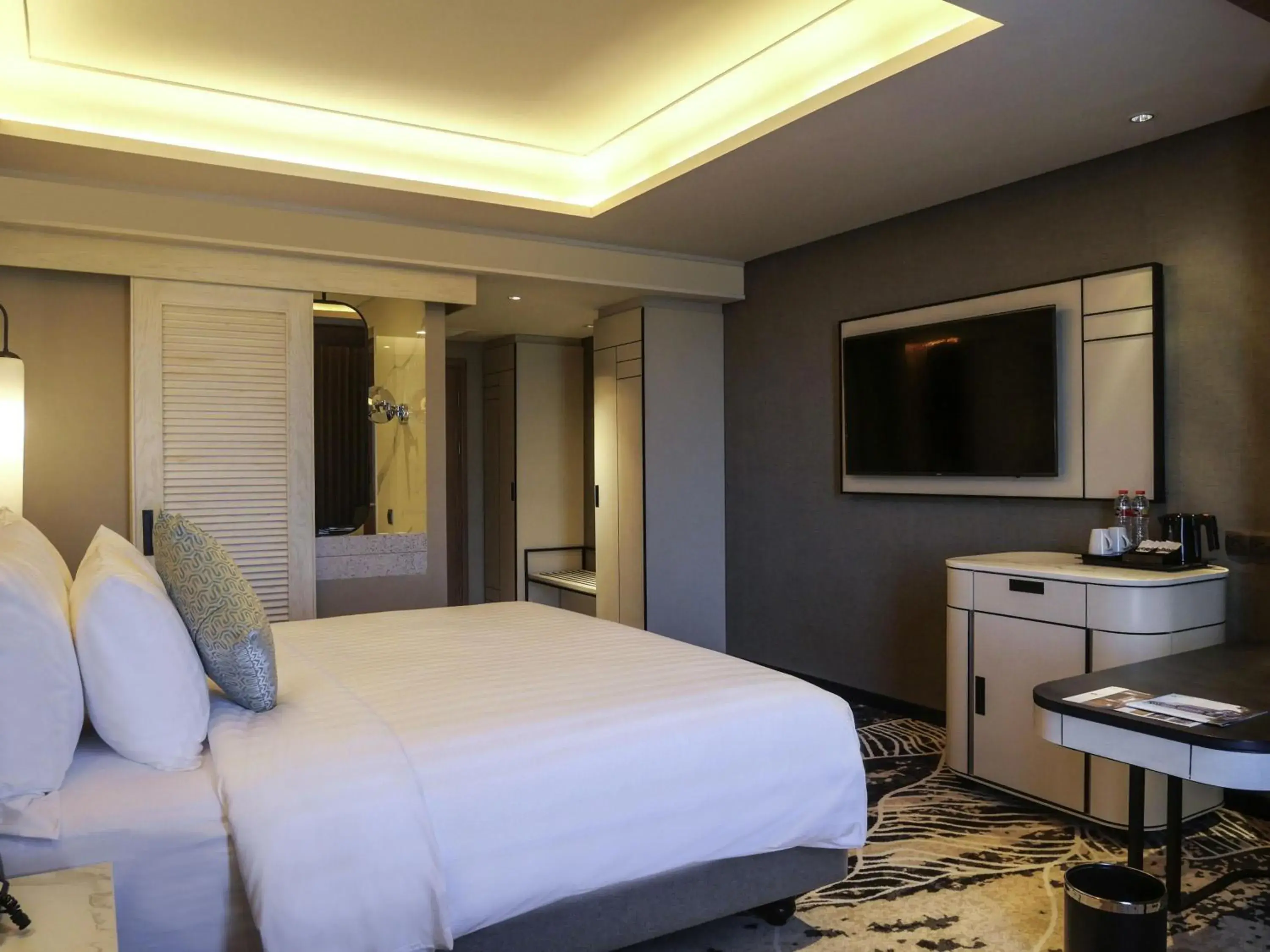Bedroom, Bed in Movenpick Surabaya City Bedroom, Bed in Movenpick Surabaya City