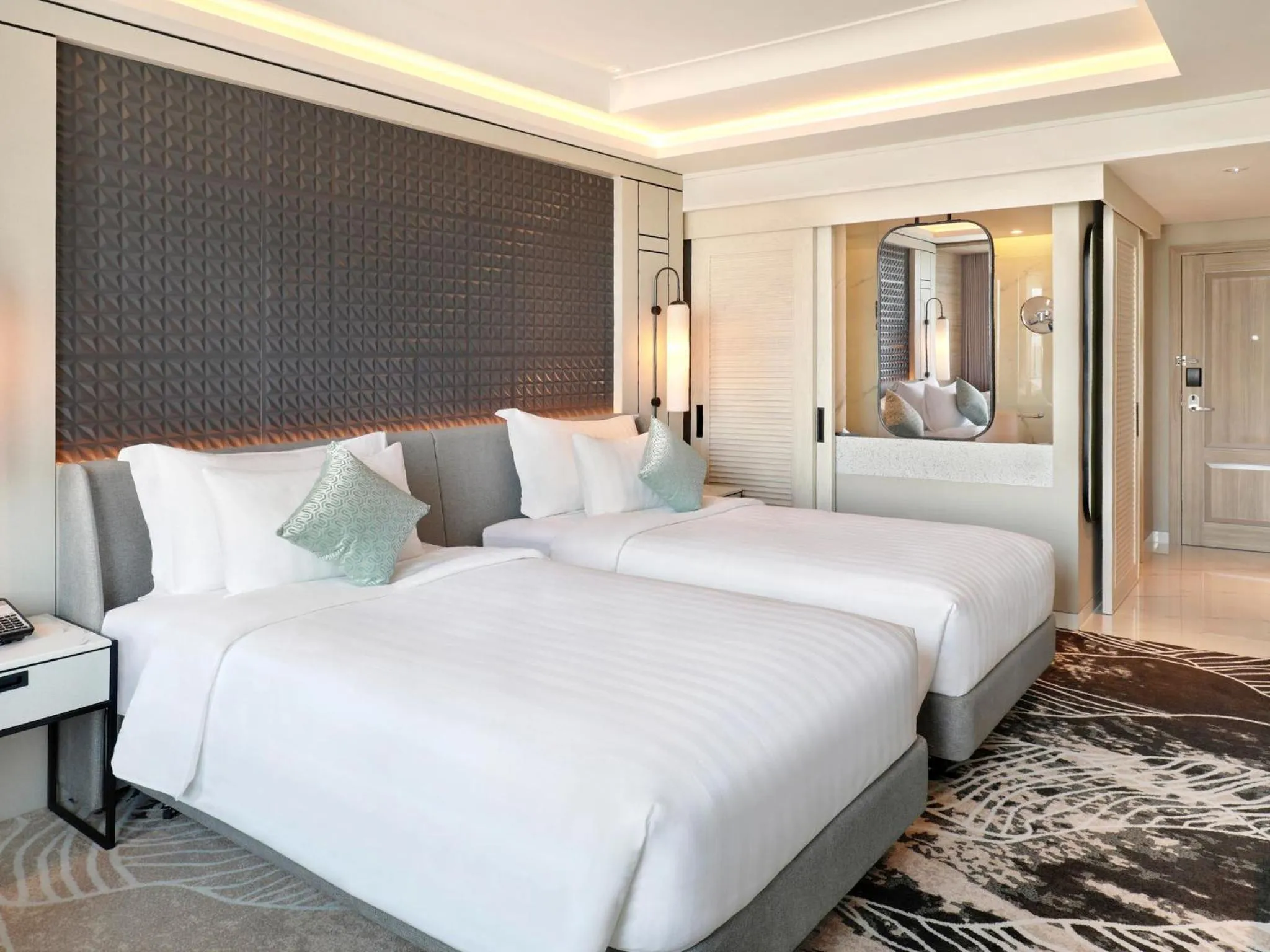 Bedroom, Bed in Movenpick Surabaya City