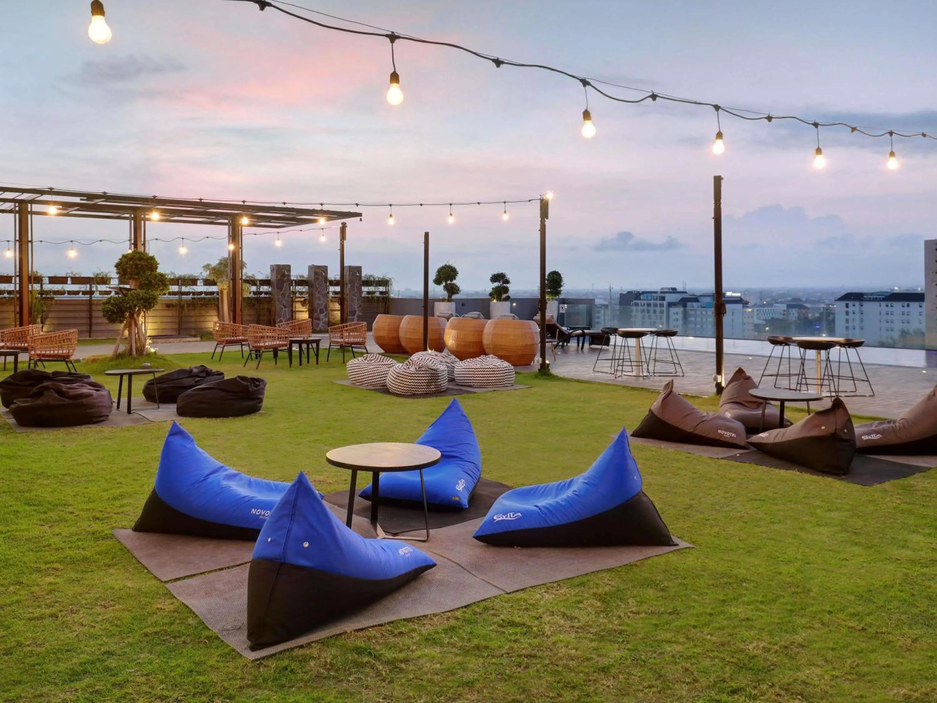 Lounge or bar in Novotel Suites Yogyakarta Malioboro