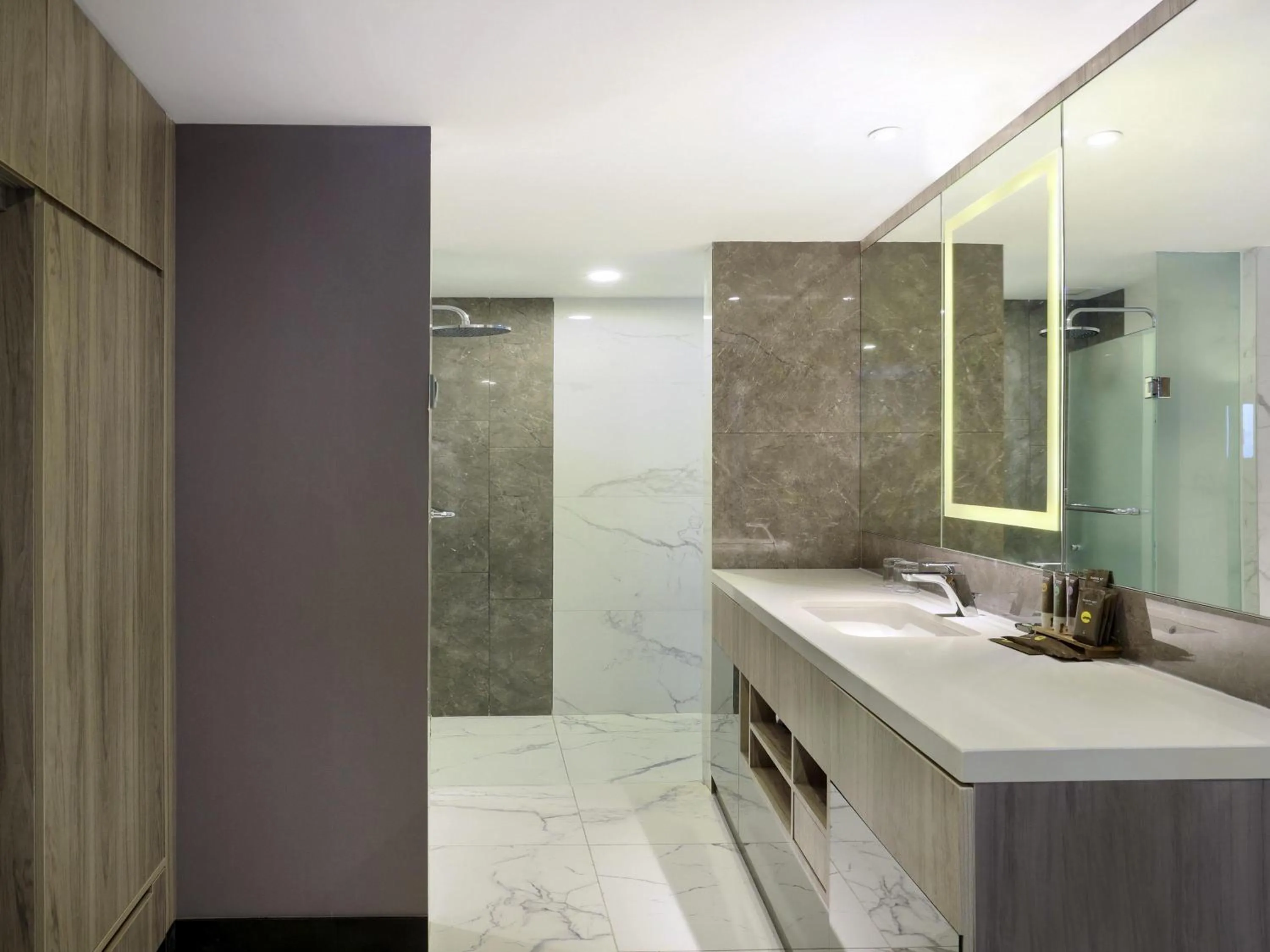 Bathroom in Novotel Suites Yogyakarta Malioboro