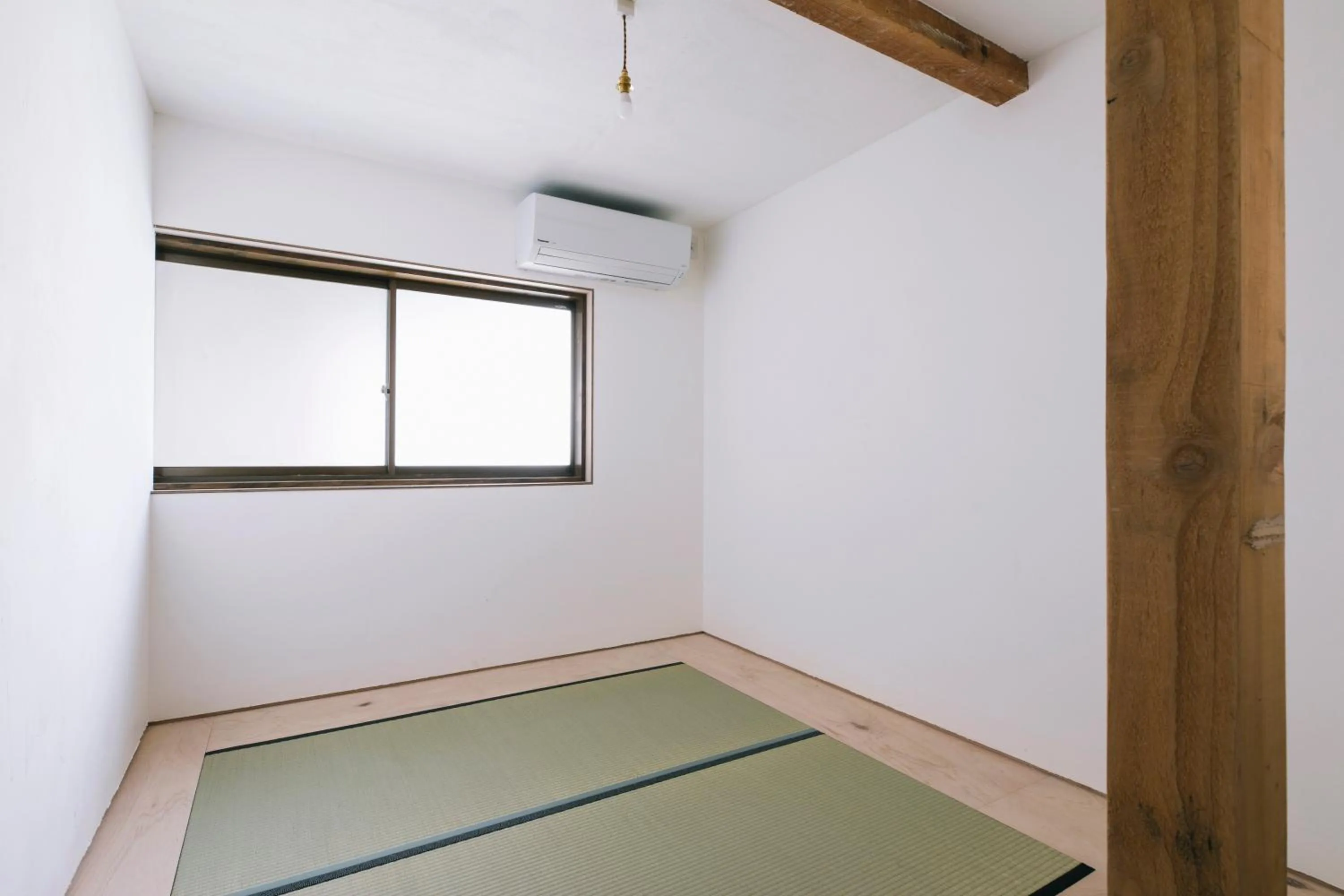 Photo of the whole room in Atelier & Hostel Nagaisa-Ura